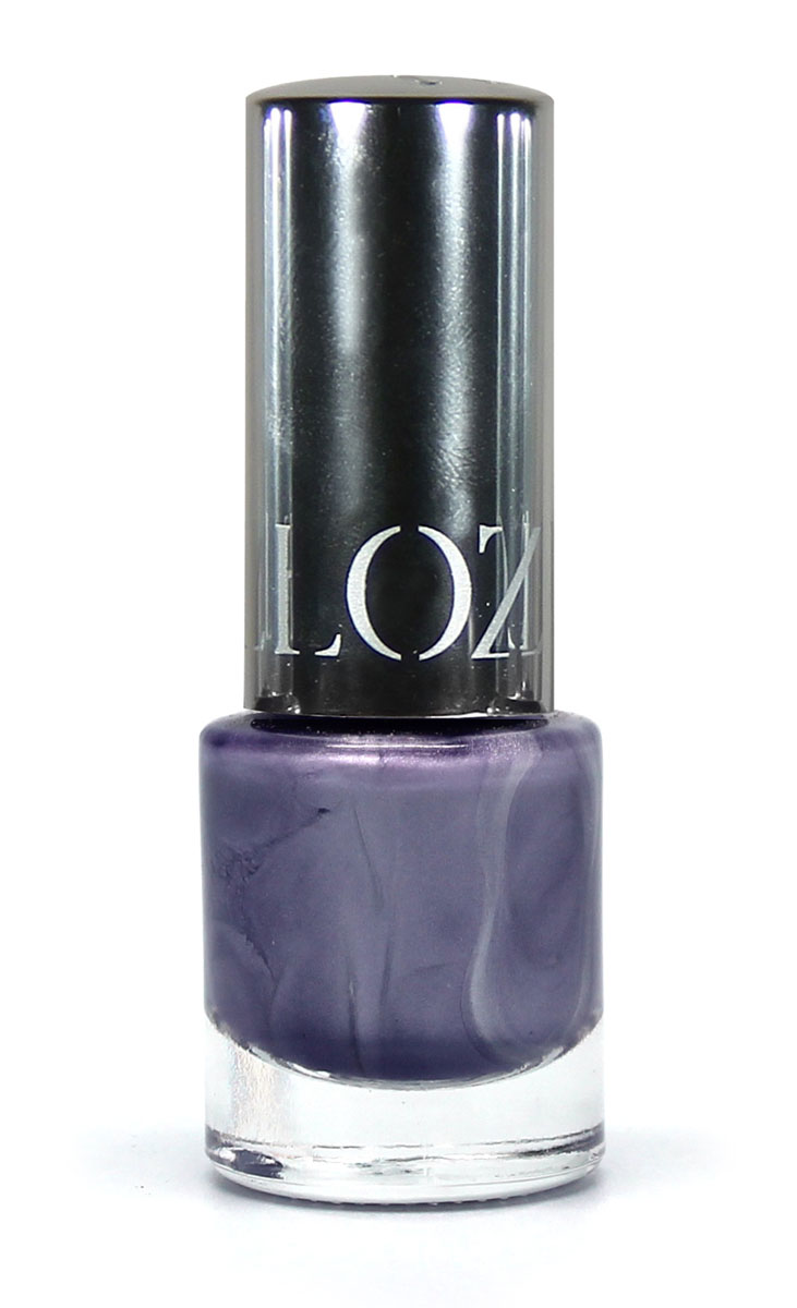 Yllozure Лак для ногтей GLAMOUR HROM, тон 28, 12 мл6328 Yllozure Лак для ногтей GLAMOUR HROM, тон 28, 12 мл6328Лак для ногтей Гламур Chrom . Для получения настоящего блестящего маникюра воспользуйтесь лаком для ногтей Yllozure chrome «ЗЕРКАЛЬНЫЙ ЭФФЕКТ». В состав лака входят мельчайшие металлические пигменты, создающие блестящее покрытие, сияющее как хром. Эффект этого сияния значительно сильнее, чем у обычных перламутровых лаков. Ногти с таким маникюром прекрасно отражают свет, и покрытие действительно получается настолько гладкое и переливающееся, что напоминает зеркало! Плотность лака позволяет нанести его в один слой.