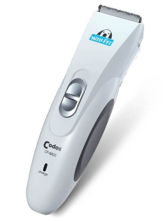 Машинка для стрижки животных Codos CP-6800325002 Машинка для стрижки животных Codos CP-6800325002Машинка имеет 2 скорости работы, вторая скорость на 15% выше. Машинка с низким уровнем шума, что дает возможность снизить уровень тревожности у животного во время стрижки. Как и прежде эту машинку можно использовать в беспроводном режиме, работает от аккумулятора до 40 минут или от сети 220V (длина провода 290 см.) Подходит для домашнего и салонного использования. ИДЕАЛЬНО подходит для использования в ветеринарных клиниках. Нож/лезвие: 0,8мм - ширина ножа 40 мм. - нержавеющая сталь отличного качества, движущаяся часть ножа - керамика. Нож съемный - легко чистится и заменяется на новый в случае необходимости - легко справляется с любой шерстью и даже с самой МЯКГОЙ шерстью и колтунами кошек.