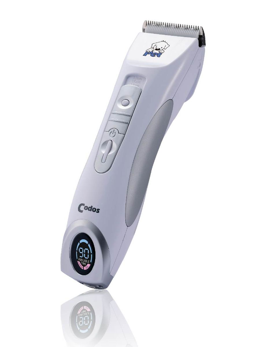 Машинка для стрижки животных Codos CP-9600325006 Машинка для стрижки животных Codos CP-9600325006Машинка для стрижки Codos CP-9600 - это высококачественная, универсальная машинка с регулируемой длинной ножа. HI-tech технологии! Самая мощная и легкая машинка из всей линейки Codos, имеющая острый нож, более мощный аккумулятор, защиту о перезарядки, индикатор заряда, индикатор масла и эргономичный дизайн, позволяющий удобно пользоваться машинкой. Нож съемный, легко чиститься и заменяется на новый. Лезвие, выполненное из нержавеющей стали отличного качества, не требует заточки и длительное время остается острым, движущаяся часть ножа - керамика. Используется грумерами и парикмахерами для модельной и профессиональной стрижки; ветеринарными врачами для выстригания операционного поля, подготовки к УЗИ, а также для гигиенической стрижки. Подходит для домашнего и салонного использования, легко справляется с любой шерстью и даже с самой мягкой шерстью и колтунами кошек. Безопасна для нежной кожи (при правильном использовании, почти не...