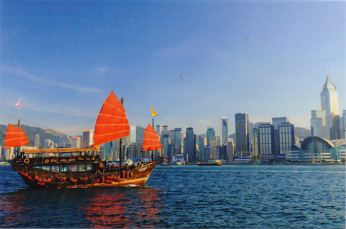 Old Boat and Hong Kong.  - Exclusive Graphics324006 .       .       Kit Leong,        .  : 9.8  14.7 .   .