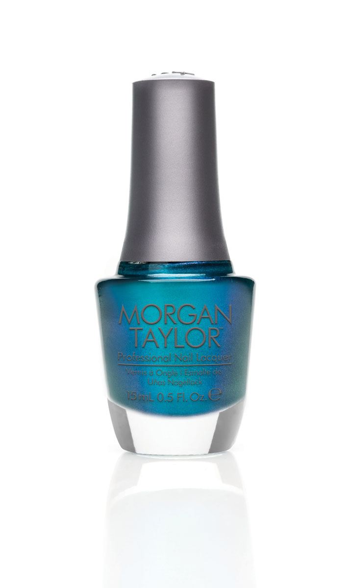 Morgan Taylor Лак для ногтей Bright Eyes/Ослепительный бирюзовый, 15 мл50090 Morgan Taylor Лак для ногтей Bright Eyes/Ослепительный бирюзовый, 15 мл50090Шиммер цвета морской волны, голографический. Эксклюзивная коллекция Morgan Taylor™ насыщена редкими и драгоценными составляющими. Оттенки основаны на светящихся жемчужинах, оловянных сплавах, мерцающем серебре и лучезарном золоте. Все пигменты перетерты в мельчайшую пыль и используются без разбавления другими красителями: в итоге лак получается благородным и дорогим. Наша обязанность перед мастером маникюра — предложить безопасное профессиональное цветное покрытие. Именно поэтому наши лаки являются BIG3FREE: не содержат формальдегида, толуола и дибутилфталата. В работе с клиентом лак должен быть безупречным — от содержимого флакона до удобства нанесения. Индивидуальный проект и дизайн — сочетание удобства в работе и оптимального веса флакона. Кристально-прозрачное итальянское стекло — это качество стекла позволяет вам видеть цвет лака без искажений, поэтому вопрос выбора цветного покрытия клиентом и мастером решается быстро и с легкостью. Удобный колпачок — воздушный, почти...