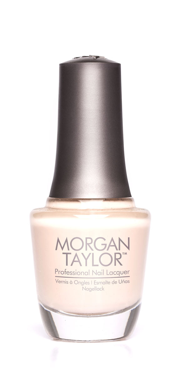 Morgan Taylor Лак для ногтей Simply Spellbound/Зачарованный, 15 мл50142 Morgan Taylor Лак для ногтей Simply Spellbound/Зачарованный, 15 мл50142Плотная светло-бежевая эмаль. Эксклюзивная коллекция Morgan Taylor™ насыщена редкими и драгоценными составляющими. Оттенки основаны на светящихся жемчужинах, оловянных сплавах, мерцающем серебре и лучезарном золоте. Все пигменты перетерты в мельчайшую пыль и используются без разбавления другими красителями: в итоге лак получается благородным и дорогим. Наша обязанность перед мастером маникюра — предложить безопасное профессиональное цветное покрытие. Именно поэтому наши лаки являются BIG3FREE: не содержат формальдегида, толуола и дибутилфталата. В работе с клиентом лак должен быть безупречным — от содержимого флакона до удобства нанесения. Индивидуальный проект и дизайн — сочетание удобства в работе и оптимального веса флакона. Кристально-прозрачное итальянское стекло — это качество стекла позволяет вам видеть цвет лака без искажений, поэтому вопрос выбора цветного покрытия клиентом и мастером решается быстро и с легкостью. Удобный колпачок — воздушный, почти невесомый, он будто...