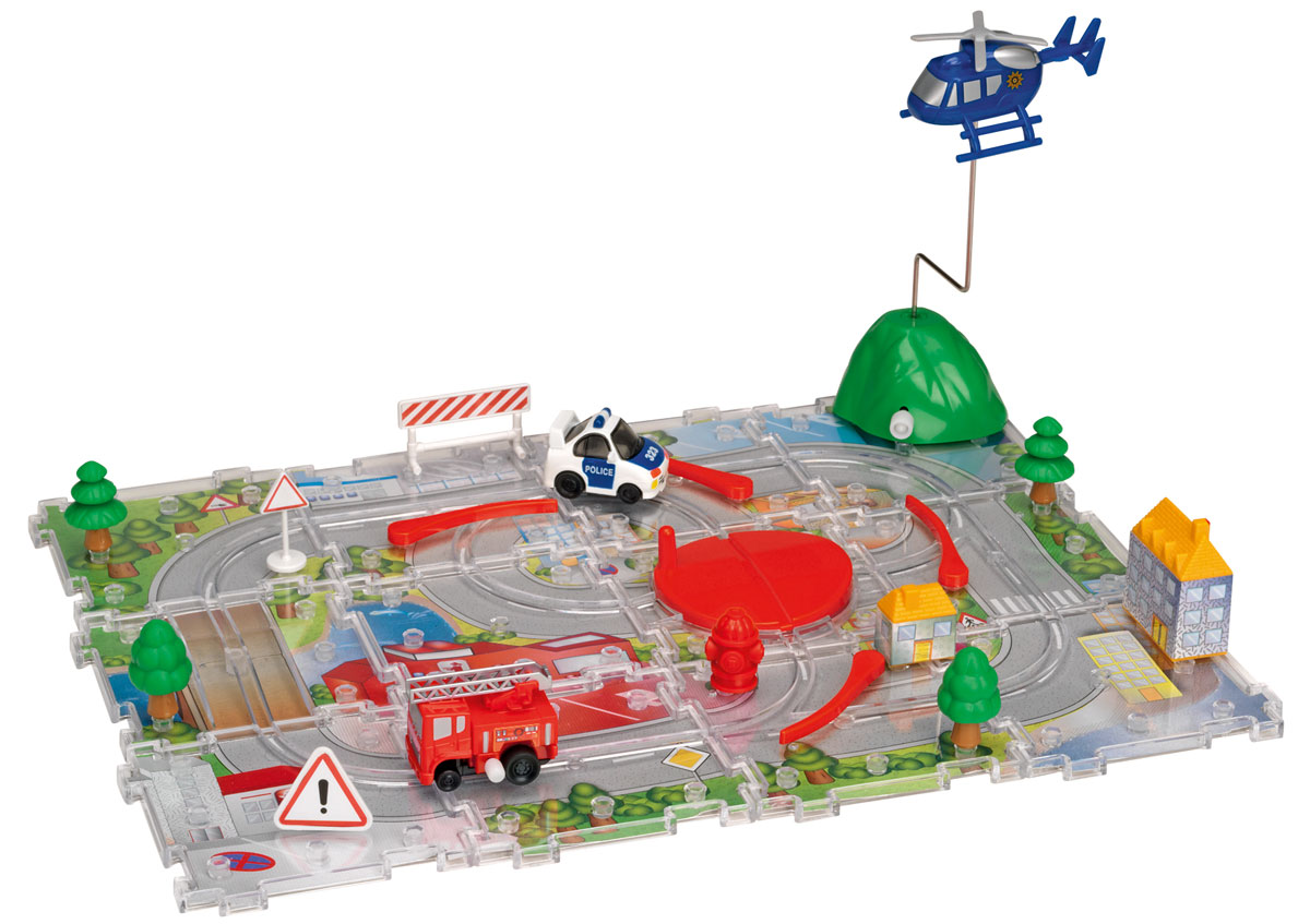 Dickie Toys Игровой набор Play Puzzle Вертолет3315147_вертолет Dickie Toys Игровой набор Play Puzzle Вертолет3315147_вертолетИгровой набор Play Puzzle. Вертолет подарит вашему ребенку возможность создать из пазлов красочный реалистичный городок с трассой, по которой движутся две заводные машинки, а над вершиной холма парит вертолет. Комплект содержит две яркие заводные машинки и вертолет, установку для запуска вертолета, макет трассы, а также фигурки дорожных знаков, деревьев и ограждений. Элементы набора выполнены из высокопрочного экологически чистого пластика. Порадуйте вашего ребенка таким замечательным подарком!