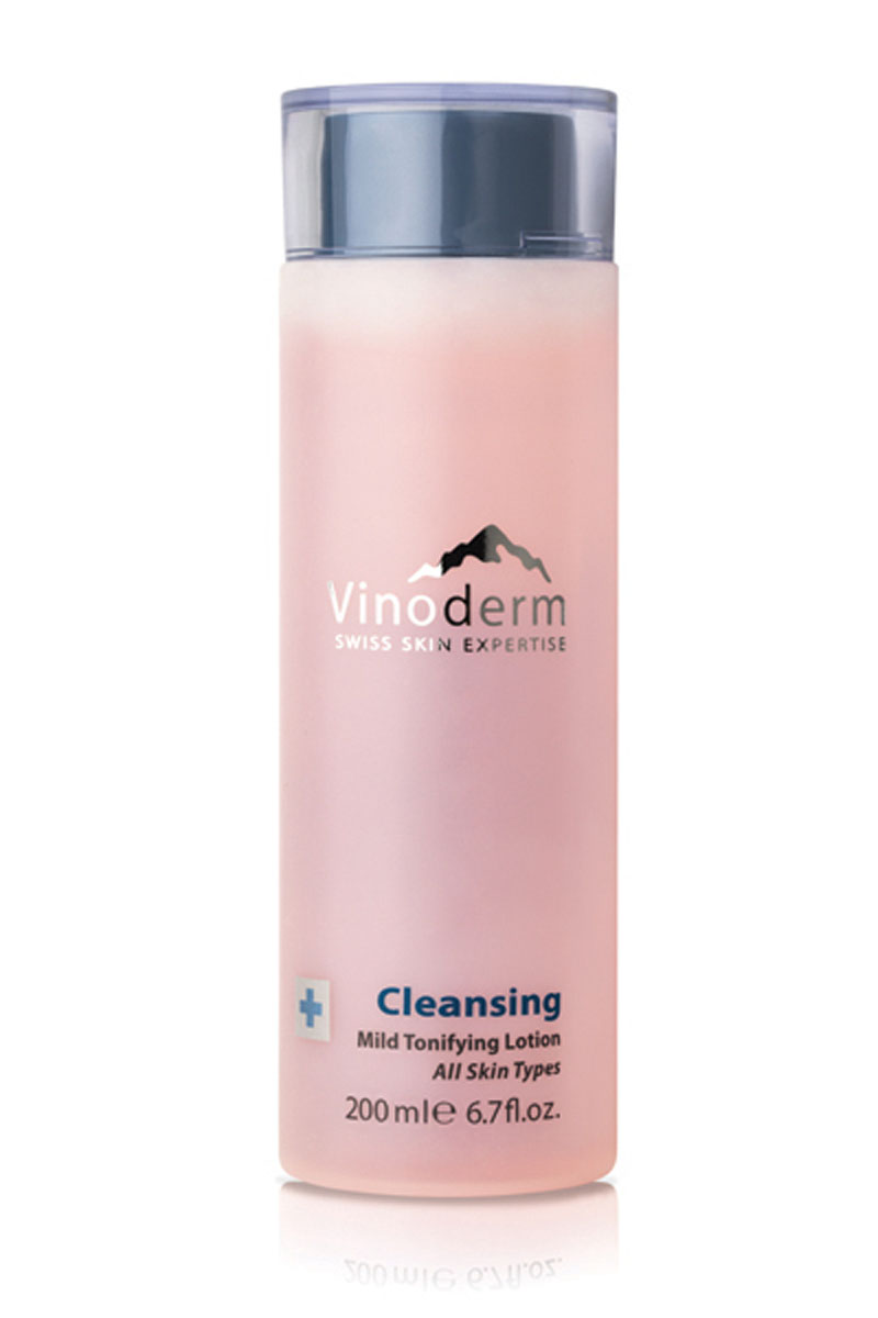 Vinoderm Лосьон тонизирующий Cleansing 200мл38029 Vinoderm Лосьон тонизирующий Cleansing 200мл38029Очищающий лосьон с экстрактами зеленого чая и магнолии освежает кожу и удаляет остатки очищающего молочка, не нарушая гидролипидного баланса. Превосходно тонизирует кожу и подготавливает к дальнейшему уходу. Ваша кожа становится свежей и сияющей.