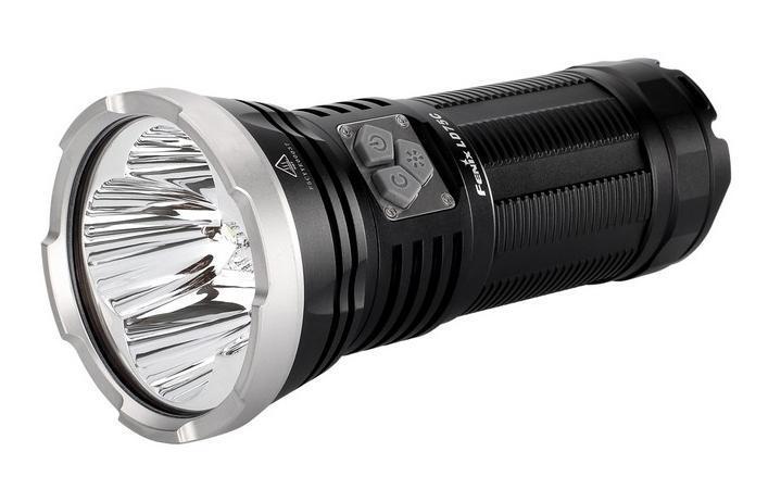 Фонарь Fenix LD75CLD75C Фонарь Fenix LD75CLD75CКомпания Fenix выпустила модель фонаря, ориентированную на максимально широкий круг пользователей. Fenix LD75C отличается компактностью и относительно небольшим весом. При этом, он светит с яркостью до 4000 люмен, если включить одновременно основные светодиоды Cree XM-L2 U2 в режиме Turbo и цветной диод Cree XM-L в режиме белого света. Помимо этого, пользователям доступны четыре более экономных режима яркости (1800, 600, 200, 40 люмен), три режима цветного света (зеленый - 190 люмен, красный - 140 ч, синий - 45 люмен), и тактический режим Strobe (вспышки с яркостью 4000 люмен). Время работы фонаря до необходимости заменить в нем элементы питания зависит от того, какого типа и емкости элементы установлены в его аккумуляторный отсек, а также, какой режим яркости используется. В наиболее экономном режиме, заряда от комплекта аккумуляторов Fenix емкостью 3400 мАч будет достаточно для работы Fenix LD75C в течение 175 ч. Кроме литий-ионных аккумуляторов 18650 можно использовать и...