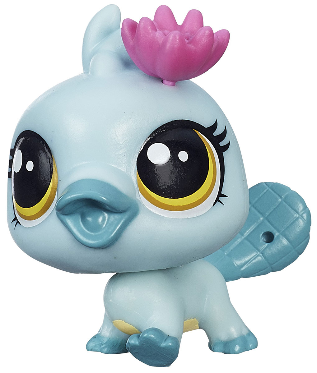 Littlest Pet Shop Фигурка Orna CurleyA8229EU4_B2164 Littlest Pet Shop Фигурка Orna CurleyA8229EU4_B2164Фигурка Orna Curley - это симпатичный маленький утконос. У Орна огромные глазки, голубой окрас и забавный хвостик. В наборе имеется и оригинальный аксессуар для зверюшки - сиреневый цветочек, который можно закрепить на фигурке. Одиночные фигурки животных из сериала Littlest Pet Shop - это множество новых персонажей, с каждым из которых вы получите уникальный аксессуар. Маленькие зверушки яркие и милые, они могут меняться аксессуарами. Порадуйте своего малыша таким замечательным подарком, и он проведет множество увлекательных часов, играя с ним и придумывая свои удивительные истории!