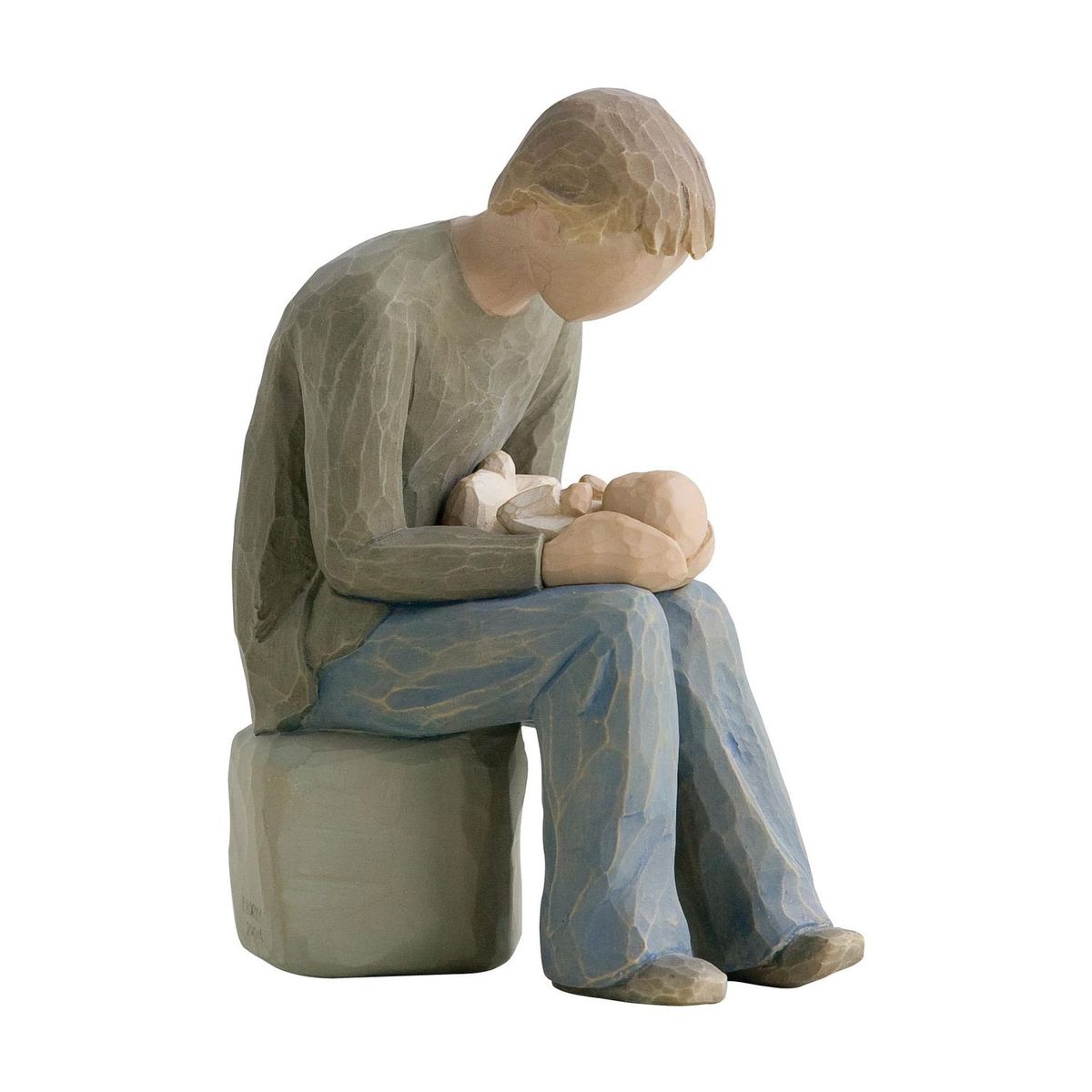 Фигурка Willow Tree Стать отцом, 14 см26129 Фигурка Willow Tree Стать отцом, 14 см26129Эти прекрасные статуэтки созданы канадским скульптором Сьюзан Лорди. Каждая фигурка – это настоящее произведение искусства, образная скульптура в миниатюре, изображающая эмоции и чувства, которые помогают нам чувствовать себя ближе к другим, верить в мечту, выражать любовь. Каждая фигурка помещена в красивую упаковку. Купить такой оригинальный подарок, значит не только украсить интерьер помещения или жилой комнаты, но выразить свое глубокое отношение к любимому человеку. Этот прекрасный сувенир будет лучшим подарком на день ангела, именины, день рождения, юбилей. Материал: Искусственный камень (49% карбонат кальция мелкозернистой разновидности, 51% искусственный камень)