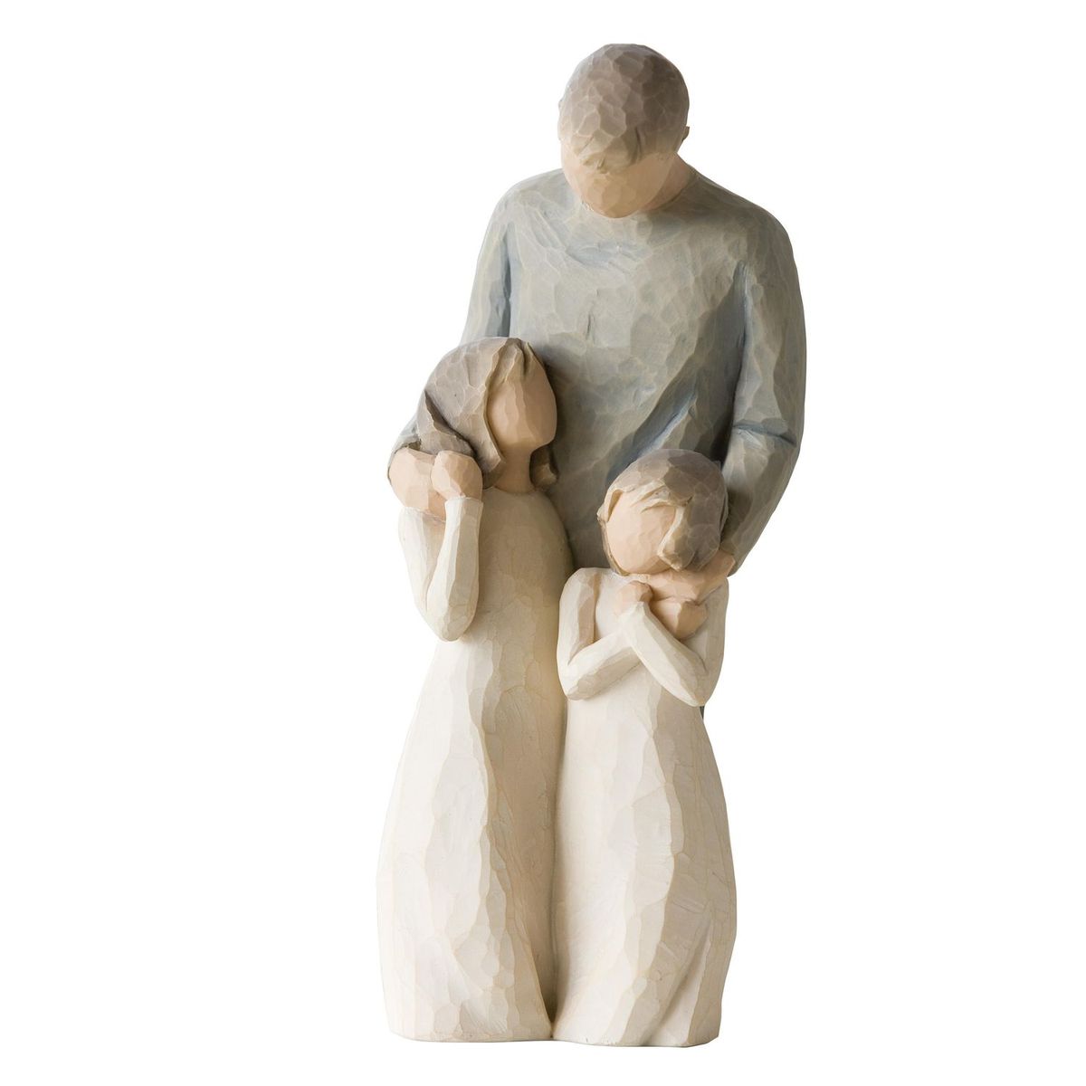 Фигурка Willow Tree Мои девочки, 20,5 см26232 Фигурка Willow Tree Мои девочки, 20,5 см26232Эти прекрасные статуэтки созданы канадским скульптором Сьюзан Лорди. Каждая фигурка – это настоящее произведение искусства, образная скульптура в миниатюре, изображающая эмоции и чувства, которые помогают нам чувствовать себя ближе к другим, верить в мечту, выражать любовь. Каждая фигурка помещена в красивую упаковку. Купить такой оригинальный подарок, значит не только украсить интерьер помещения или жилой комнаты, но выразить свое глубокое отношение к любимому человеку. Этот прекрасный сувенир будет лучшим подарком на день ангела, именины, день рождения, юбилей. Материал: Искусственный камень (49% карбонат кальция мелкозернистой разновидности, 51% искусственный камень)
