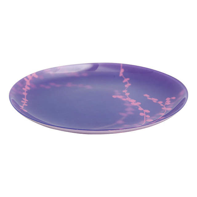 Тарелка обеденная Luminarc Kashima Purple, диаметр 25 смG9324 Тарелка обеденная Luminarc Kashima Purple, диаметр 25 смG9324Обеденная тарелка Luminarc Kashima Purple, изготовленная из высококачественного стекла, имеет изысканный внешний вид. Яркий дизайн придется по вкусу и ценителям классики, и тем, кто предпочитает утонченность. Тарелка Luminarc Kashima Purple идеально подойдет для сервировки стола и станет отличным подарком к любому празднику. Диаметр (по верхнему краю): 25 см.