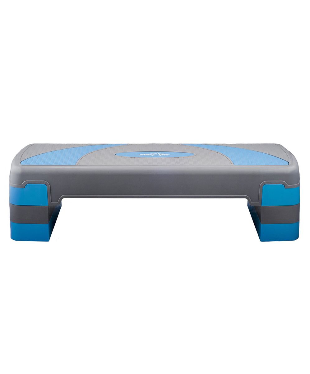 Степ-платформа Starfit SP-202 80 х 30 х 20 см, 3-х уровневаяУТ-00007259 Степ-платформа Starfit SP-202 80 х 30 х 20 см, 3-х уровневаяУТ-00007259Степ-платформа SP-202, 3-х уровневая - это специальный инвентарь для занятий степ-аэробикой от популярного австралийского бренда Star Fit. Степ-аэробика с ее необходимым атрибутом степ-платформой - одно из популярных направлений фитнеса, имеющее большое количество поклонников во всем мире. Действие аэробной нагрузки, возникающей при занятиях степ-аэробикой, направлено на улучшение работы сердечно-сосудистой и дыхательной систем, развитие выносливости, повышение тонуса и эластичности мышц, в особенности ягодичных мышц и мышц ног. Чем выше высота платформы, тем больше нагрузка и эффективность упражнений. Увеличить нагрузку можно также за счет использования гантелей или утяжелителей. Max высота: 20 см. Высота каждого уровня: 5 см.