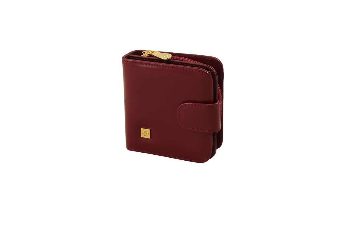 Кошелек женский Dimanche Tinto, цвет: гранатовый. 026026 Кошелек женский Dimanche Tinto, цвет: гранатовый. 026026Стильный женский кошелек Dimanche Tinto выполнен из натуральной кожи. Внутри находится два отделения для купюр и восемь кармашков для визиток и пластиковых карт. Закрывается изделие на хлястик с магнитной кнопкой. Снаружи, на задней стенке располагается отделение для мелочи на застежке-молнии. Изделие упаковано в фирменную коробку. Стильный кошелек Dimanche Tinto станет отличным подарком для человека, ценящего качественные и практичные вещи.