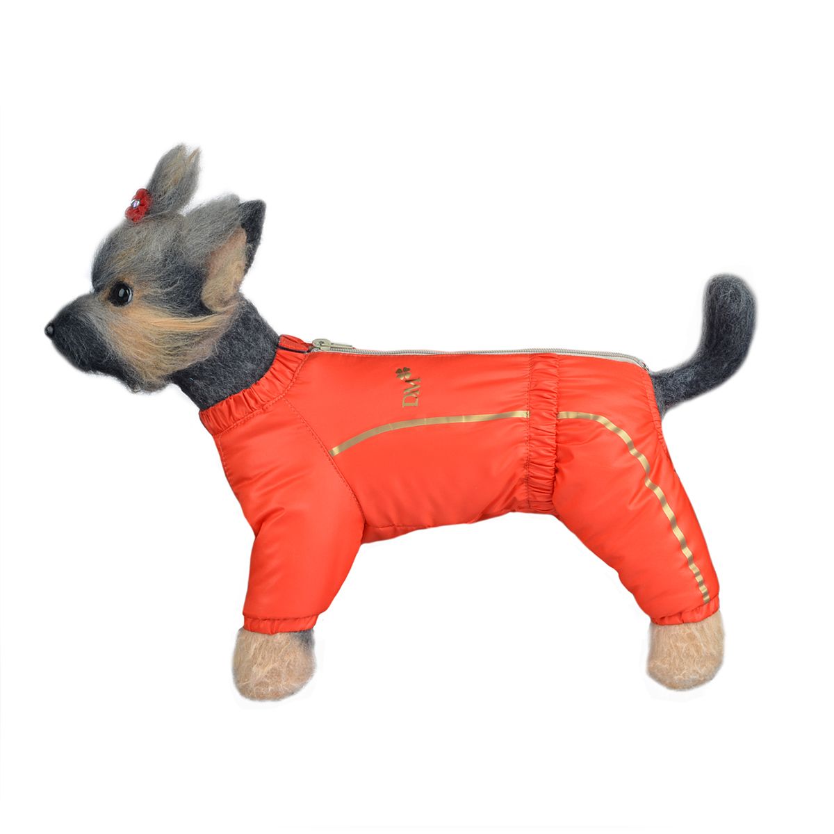 Комбинезон для собак Dogmoda Альпы, зимний, для девочки, цвет: оранжевый. Размер 1 (S)DM-150349-1_оранжевый Комбинезон для собак Dogmoda Альпы, зимний, для девочки, цвет: оранжевый. Размер 1 (S)DM-150349-1_оранжевыйЗимний комбинезон для собак Dogmoda Альпы отлично подойдет для прогулок в зимнее время года. Комбинезон изготовлен из полиэстера, защищающего от ветра и снега, с утеплителем из синтепона, который сохранит тепло даже в сильные морозы, а на подкладке используется искусственный мех, который обеспечивает отличный воздухообмен. Комбинезон застегивается на молнию и липучку, благодаря чему его легко надевать и снимать. Ворот, низ рукавов и брючин оснащены внутренними резинками, которые мягко обхватывают шею и лапки, не позволяя просачиваться холодному воздуху. На пояснице имеется внутренняя резинка. Изделие декорировано бежевыми полосками и надписью DM. Благодаря такому комбинезону простуда не грозит вашему питомцу и он сможет испытать не сравнимое удовольствие от снежных игр и забав. Длина по спинке: 20 см. Объем груди: 33 см. Обхват шеи: 21 см.