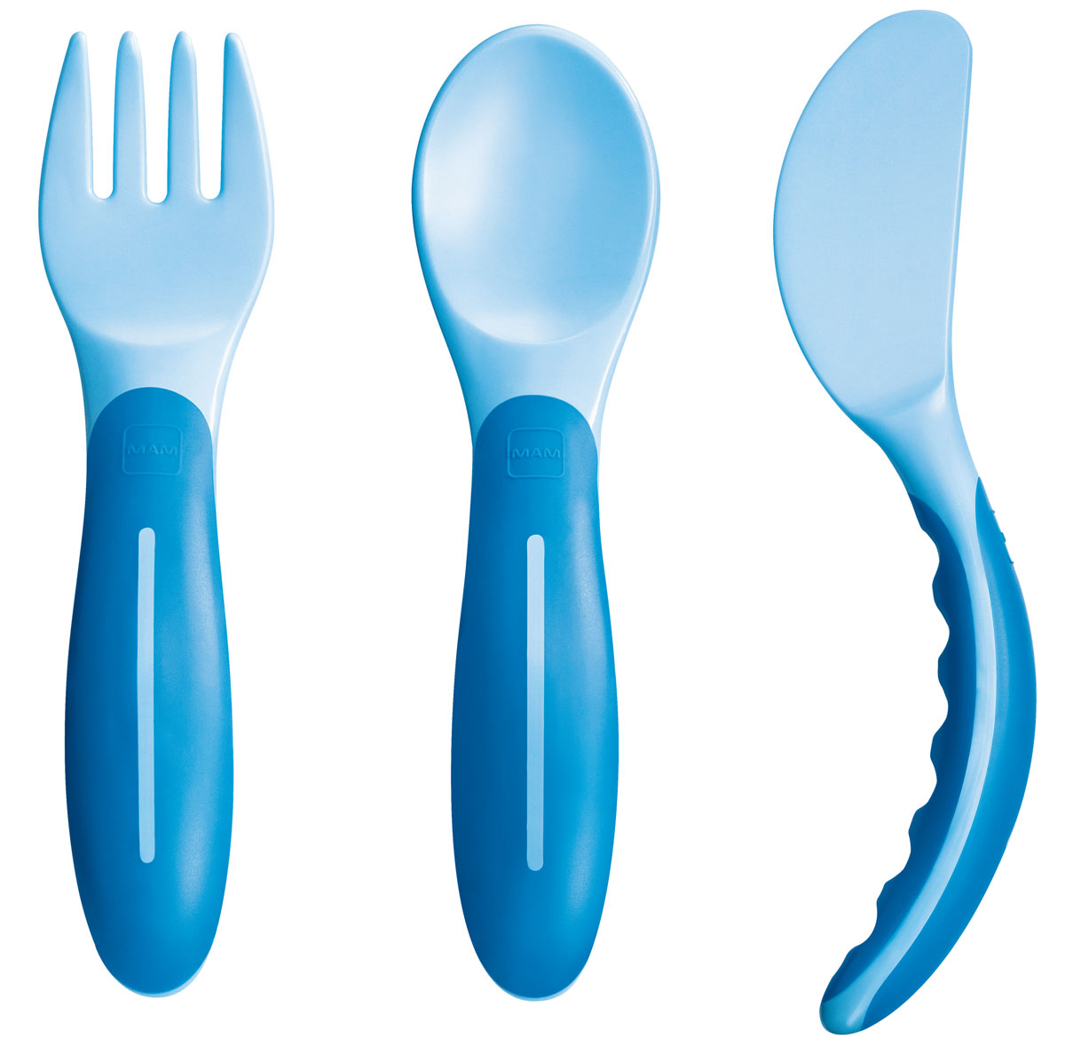 МАМ Набор детских столовых приборов Babys cutlery цвет голубой6606EXP/2 МАМ Набор детских столовых приборов Babys cutlery цвет голубой6606EXP/2Прекрасный детский набор столовых приборов МАМ: нож с безопасным краем, ручка у вилки с эргономичным углублениями для детских пальчиков. Нескользящие ручки - удобно держать, благодаря изогнутой форме и текстурированному дизайну. Одинаково удобно как для правшей, так и для левшей.