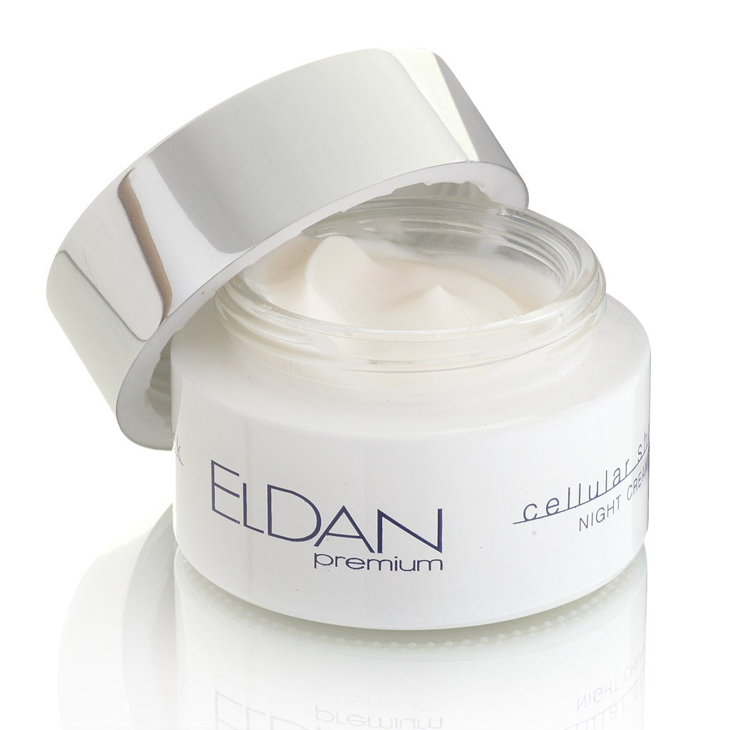 ELDAN cosmetics Ночной крем для лица Premium cellular shock, 50 млELD-43 ELDAN cosmetics Ночной крем для лица Premium cellular shock, 50 млELD-43Ночной лифтинговый крем для сухой, нормальной и комбинированной кожи с выраженными возрастными изменениями. Матриксил в сотсаве крема является стимултором упругости кожи, активизирует фибробласты, иннициируя синтез коллагена, а также гликозаминогликанов и белка фибронектина, что ведет к повышению плотности дермы. Омолаживающие свойства крема усилены комплексом природных масел ши, миндаля, жожоба, который интнсивно питает и смягчает кожу, восстанавливает гидролипидный барьер. Гиалуроновая кислота в составе помогает поддерживать оптимальный уровень увлажненности, повышая влагоудерживающую способность кожи. Насыщенная формула ночного крема нормализует процессы восстановления кожи во время сна.