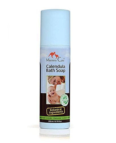Mommy Care Органическое мыло 200 мл2102 Mommy Care Органическое мыло 200 мл2102Жидкое мыло On Baby создано специально для самой чувствительной детской кожи, поэтому оно содержит только натуральные и органические компоненты. В качестве мылящей основы используется экстракт мыльнянки - уникального растения, которое не только обладает прекрасными моющими свойствами, а также обеззараживает и помогает при раздражениях и воспалениях кожи. Масло жожоба питает, ромашка и календула смягчают и снимают зуд, облепиха заживляет мелкие ссадинки и увлажняет кожу, а минералы Мертвого моря - защищают ее. Лаванда, входящая в состав мыла, мягко готовит ребенка ко сну. Мыло не содержит консервантов, а также вредных химических веществ – парабенов, минерального масла, вазелина, мылящих компонентов SLS и SLES (лаурил-, лауретсульфатов натрия). Идеально подходит как новорожденным, так и взрослым людям, обладающим чувствительной кожей.