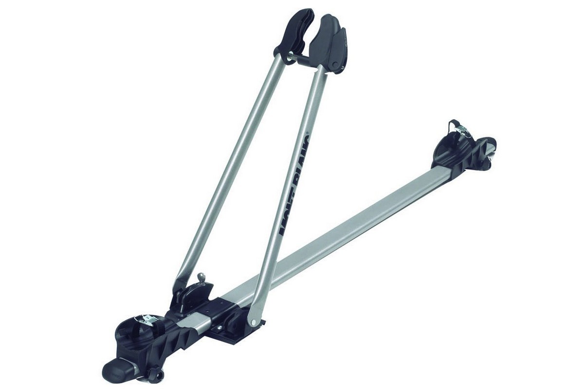 Велокрепление RoofSpin, MB728540MB728540 Велокрепление RoofSpin, MB728540MB728540В течение 60-ти лет шведская компания MontBlanc занимает одно из ведуших мест на рынке как производитель, разработчик и поставщик багажников на крышу автомобиля мирового класса. В тесном сотрудничестве с ведущими производителями автомобилей MontBlanc конструирует автобагажники, специально предназначенные для конкретных моделей машин и удовлетворяющие самым высоким требованиям. Концепция MontBlanc - Сделай жизнь легче! - перекликается с философией компании, которая заключена в трёх словах – свобода, дизайн, безопасность. Многие ведущие мировые автомобильные компании выбирают автобагажники MontBlanc. Багажники Mont Blanc удобны, стильны, просты в установке, в плане подбора более просты, чем Thule, так как продаются уже готовым комплектом. Велокрепления устанавливаются только при наличии багажной системы на крыше автомобиля.