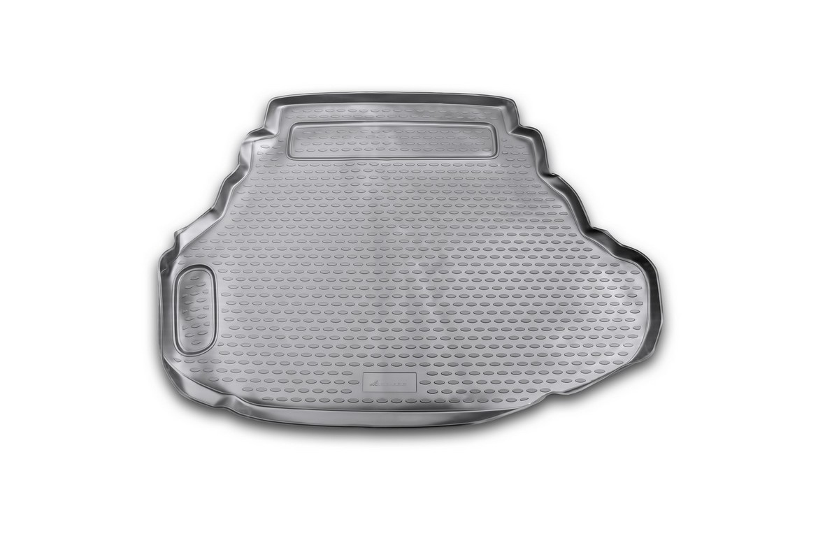 Коврик в багажник автомобиля Novline-Autofamily для Toyota Camry, 2011 - 2014, 2014 - 2,5l /3,5lNLC.48.51.B10 Коврик в багажник автомобиля Novline-Autofamily для Toyota Camry, 2011 - 2014, 2014 - 2,5l /3,5lNLC.48.51.B10Автомобильный коврик в багажник позволит вам без особых усилий содержать в чистоте багажный отсек вашего авто и при этом перевозить в нем абсолютно любые грузы. Такой автомобильный коврик гарантированно защитит багажник вашего автомобиля от грязи, мусора и пыли, которые постоянно скапливаются в этом отсеке. А кроме того, поддон не пропускает влагу. Все это надолго убережет важную часть кузова от износа. Мыть коврик для багажника из полиуретана можно любыми чистящими средствами или просто водой. При этом много времени уборка не отнимет, ведь полиуретан устойчив к загрязнениям. Если вам приходится перевозить в багажнике тяжелые грузы, за сохранность автоковрика можете не беспокоиться. Он сделан из прочного материала, который не деформируется при механических нагрузках и устойчив даже к экстремальным температурам. А кроме того, коврик для багажника надежно фиксируется и не сдвигается во время поездки - это дополнительная гарантия сохранности вашего багажа. ...