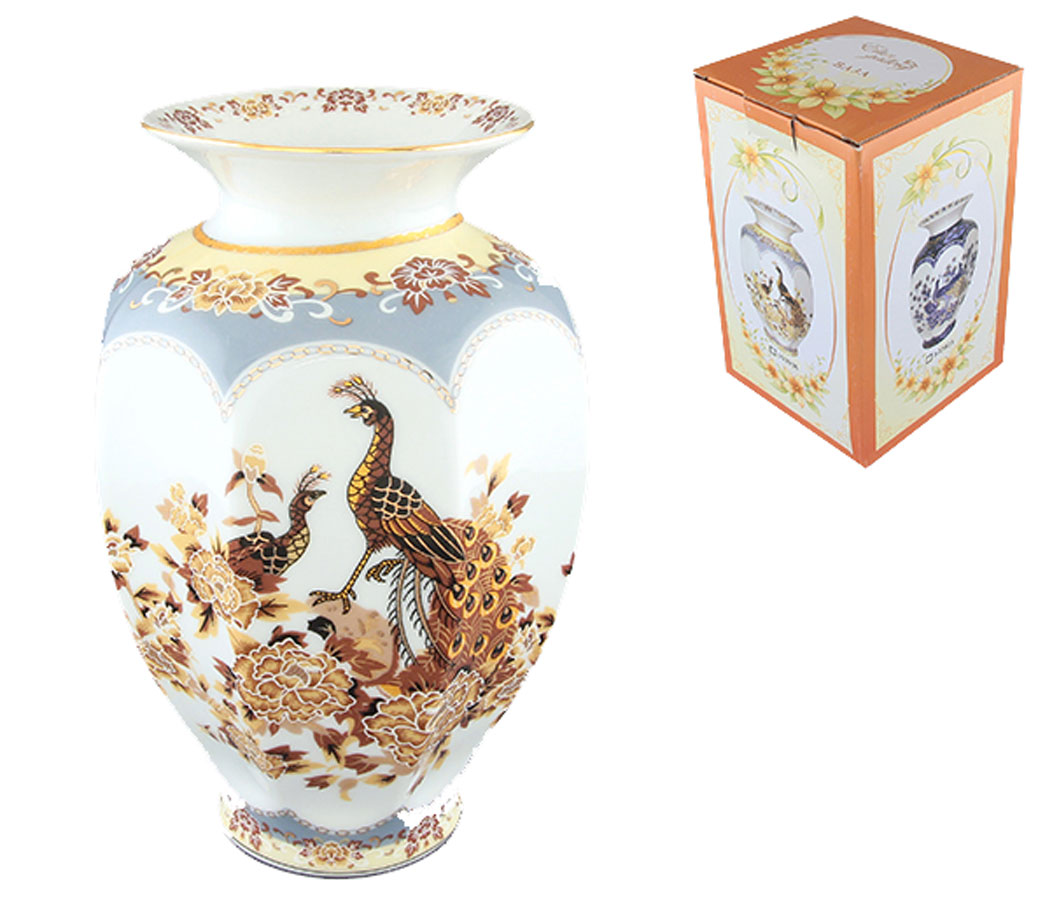 Ваза Elan Gallery Павлин, высота 19,5 см503936 Ваза Elan Gallery Павлин, высота 19,5 см503936Стильная ваза Elan Gallery Павлин изготовлена из высококачественного фарфора. Интересная форма и необычное оформление сделают эту вазу замечательным украшением интерьера. Изделие вместит в себя достаточно пышный букет. Более того, в такой вазе превосходно будут смотреться декоративные веточки и сухоцветы. Любое помещение выглядит незавершенным без правильно расположенных предметов интерьера. Они помогают создать уют, расставить акценты, подчеркнуть достоинства или скрыть недостатки.