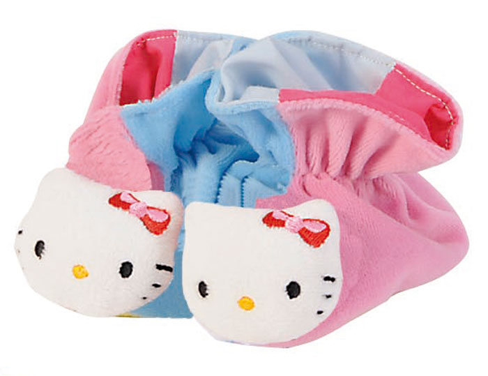 Hello Kitty Игрушка-погремушка Тапочки цвет розовый голубой4014804_голубой/розовый Hello Kitty Игрушка-погремушка Тапочки цвет розовый голубой4014804_голубой/розовыйИгрушка-погремушка Hello Kitty Тапочки - милая погремушка, выполненная в стиле Hello Kitty, которая обязательно понравится малышке. Ребенок будет с удовольствием рассматривать свою первую и очень забавную игрушку. Погремушка изготовлена из мягкой, приятной на ощупь ткани в виде забавных тапочек. Носы тапочек выполнены в виде мордочки кошечки Hello Kitty. Яркие цвета игрушки и различные типы материала направлены на развитие мыслительной деятельности, цветовосприятия, тактильных ощущений и мелкой моторики рук ребенка, а элемент погремушки способствует развитию слуха.