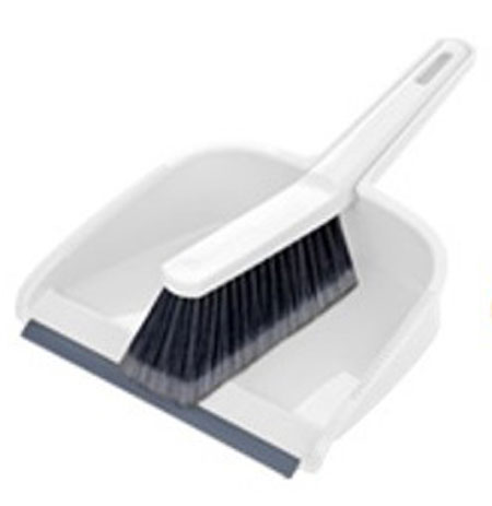 Набор для уборки Tescoma Clean Kit, цвет: белый, серый, 2 предмета900688 Набор для уборки Tescoma Clean Kit, цвет: белый, серый, 2 предмета900688Набор для уборки Tescoma Clean Kit состоит из совка и щетки, изготовленных из высококачественного пластика. Вместительный совок удерживает собранный мусор, позволяет эффективно и быстро совершать уборку в любом помещении. Прорезиненный край совка обеспечивает наиболее плотное прилегание к полу. Щетка имеет удобную форму, позволяющую вымести мусор даже из труднодоступных мест. Совок и щетка оснащены ручками с отверстиями для подвешивания. С набором Tescoma Clean Kit уборка станет легче и приятнее. Общая длина щетки: 25 см. Размер рабочей части щетки: 12,5 см х 4,5 см х 5,5 см. Общая длина совка: 29,5 см. Размер рабочей части совка: 21,5 см х 17,5 см х 6 см.