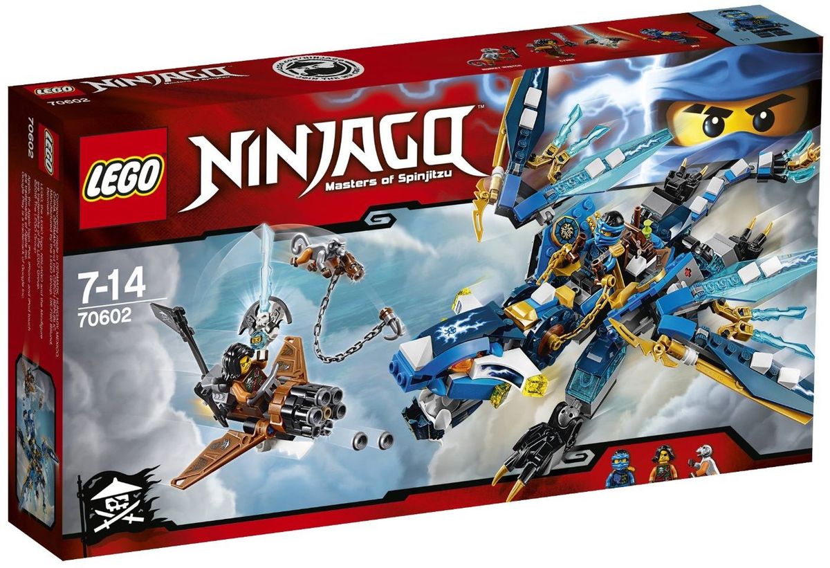 LEGO NINJAGO Конструктор Дракон Джея 7060270602 LEGO NINJAGO Конструктор Дракон Джея 7060270602Прыгай в седло дракона и хватай поводья. Сомкни челюсти и установи голову, крылья, ноги и хвост в боевую позицию. Уклоняйся от выстрелов Кирена из гарпуна и шестиствольного скорострельного шутера пиратского флайера. Стреляй из пружинных шутеров, чтобы сбить флайер, а затем освободи Нию из Джинн-клинка! Конструктор LEGO NINJAGO Дракон Джея включает в себя 350 разноцветных пластиковых элемента с двумя фигурками. Конструктор - это один из самых увлекательных и веселых способов времяпрепровождения. Ребенок сможет часами играть с конструктором, придумывая различные ситуации и истории.