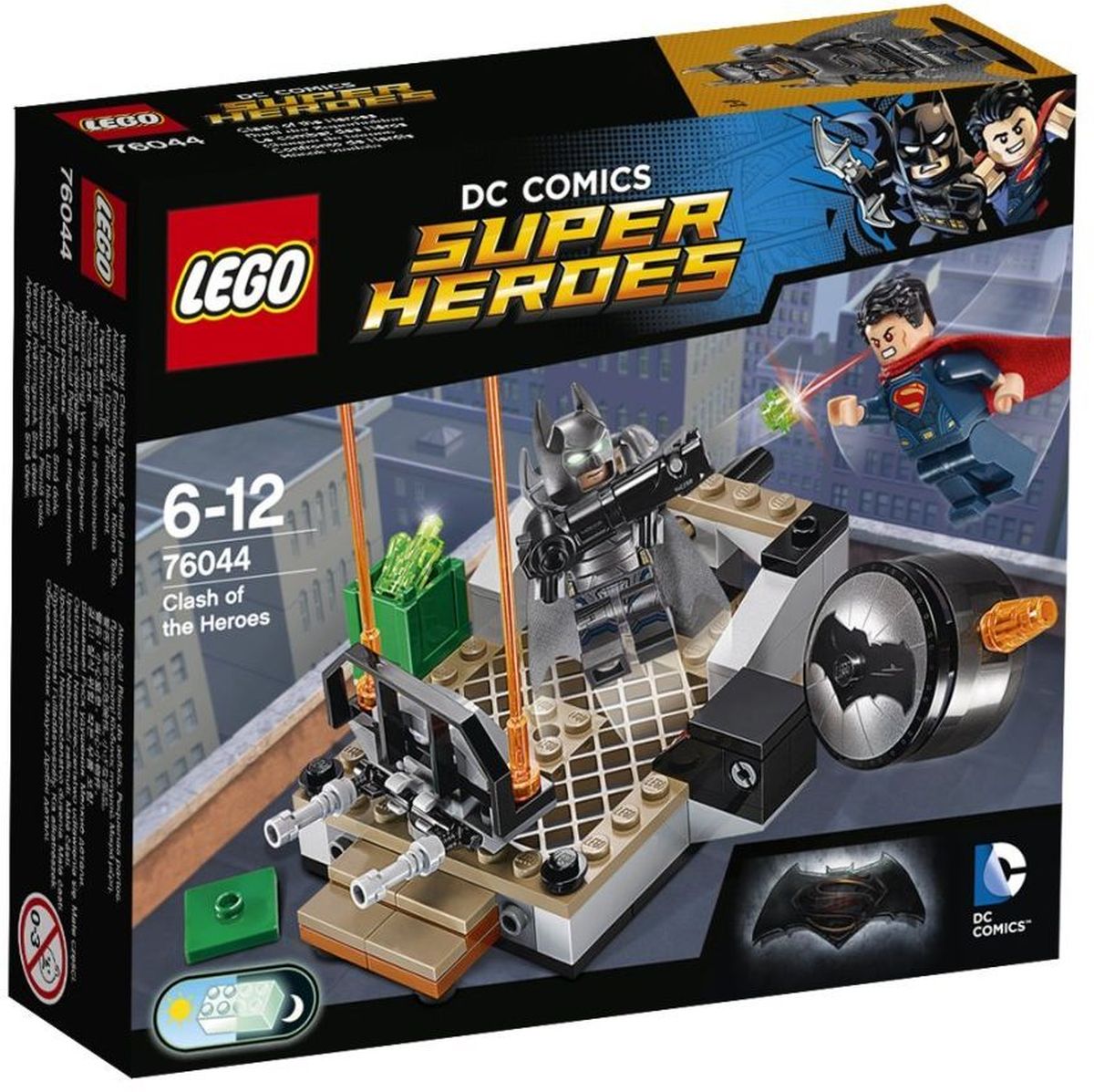 LEGO Super Heroes Конструктор Битва супергероев 7604476044 LEGO Super Heroes Конструктор Битва супергероев 7604476044У Бэтмена в костюме-броне светящиеся в темноте глаза, и он любит пострелять из своей базуки. Круши барьеры с помощью суперджампера Супермена и взрывай Бэтсигнал. Но будь осторожен: Бэтмен в костюме-броне может пуститься с крыши в любой момент! Кто одержит победу в схватке героев? Только тебе решать! Конструктор LEGO Super Heroes Битва супергероев включает в себя 92 разноцветных пластиковых элемента с двумя фигурками супергероев. Конструктор - это один из самых увлекательных и веселых способов времяпрепровождения. Ребенок сможет часами играть с конструктором, придумывая различные ситуации и истории.
