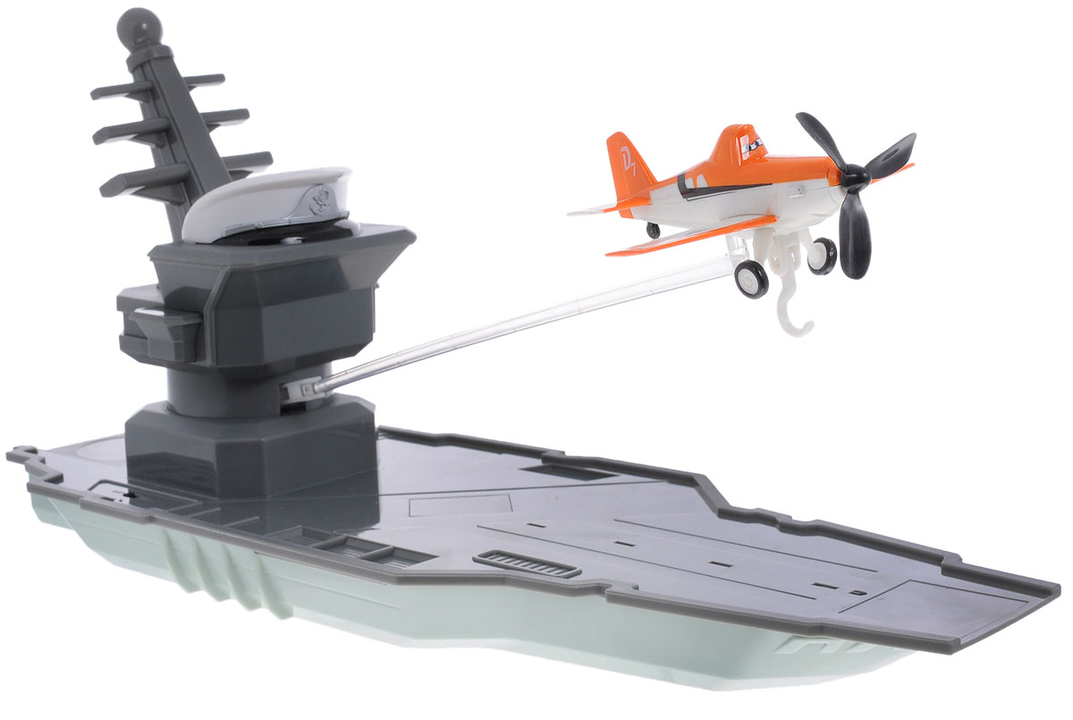Dickie Toys Игровой набор на радиоуправлении Летная станция3089802 Dickie Toys Игровой набор на радиоуправлении Летная станция3089802Игровой набор на инфракрасном управлении Летная станция несомненно понравится любому мальчишке. В комплект входит большой корабль-авианосец и самолетик Дасти.. Закрепите самолетик на специальной рейке на мачте корабля, и управляйте им при помощи инфракрасного пульта. Самолетик вращается на 360°, а благодаря встроенному крючку, он может подхватывать и доставлять груз - небольшой ящик из плотного картона. Игрушка дополнена звуковыми и световыми эффектами. Ваш ребенок часами будет играть с этим набором, придумывая различные истории и устраивая соревнования. Порадуйте его таким замечательным подарком! Для работы корабля необходимо докупить 3 батарейки типа АА (в комплект не входят). Для работы пульта управления рекомендуется докупить 2 батарейки типа АА (в комплект не входят).
