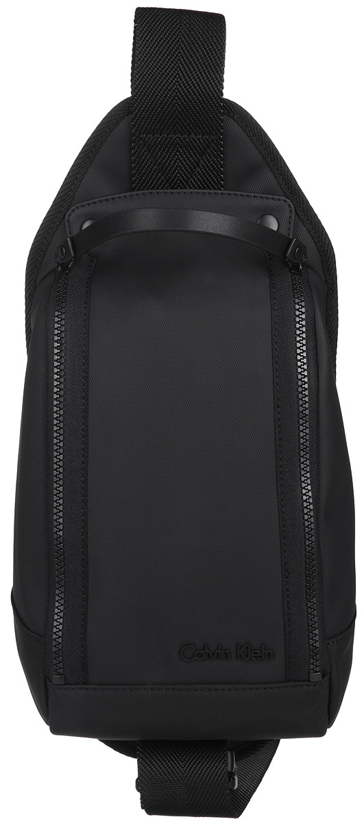 Сумка мужская Calvin Klein Jeans, цвет: черный. K50K500465K50K500465 Сумка мужская Calvin Klein Jeans, цвет: черный. K50K500465K50K500465Практичная сумка Calvin Klein Jeans выполнена из полиуретана и полиэстера, оформлена металлической фурнитурой с символикой бренда. Изделие содержит одно отделение и закрывается на застежку-молнию и две кнопки. Внутри размещен врезной карман на молнии. Сумка оснащена широким ремнем регулируемой длины, который позволяет носить изделие через плечо. Практичный аксессуар от Calvin Klein Jeans позволит вам завершить образ и подчеркнуть стиль.