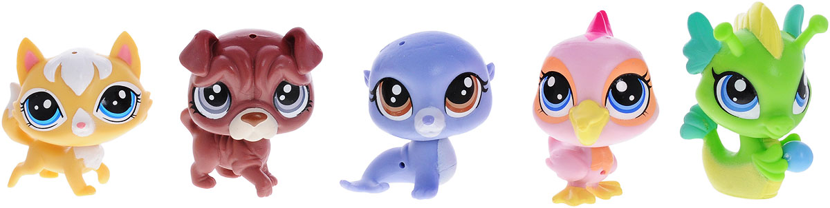 Littlest Pet Shop Игровой набор Seaside FunB0282EU4_B5004 Littlest Pet Shop Игровой набор Seaside FunB0282EU4_B5004Игровой набор Seaside Fun привлечет внимание вашего малыша и не позволит ему скучать. Набор включает в себя пять забавных зверюшек с качающимися головами: собаку, кошечку, птичку, морского котика и морского конька. Набор включает в себя картонный фон, аксессуары для игры и наклейки для декорирования. Головы зверьков можно пересаживать на любые другие фигурки этой серии. Также в фигурках появились отверстия для дополнительных аксессуаров, нарядов или украшений. Благодаря маленьким размерам и удобной пластиковой сумочке, в которую упакованы фигурки, ваш малыш сможет брать их с собой на прогулку или в гости. Играя с этим набором, ваша малышка прекрасно проведет время. Порадуйте своего ребенка таким замечательным подарком!