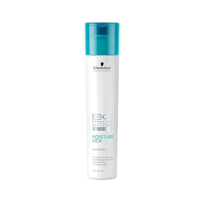 Bonacure Шампунь Интенсивное Увлажнение для ослабленных волос Moisture Kick Shampoo 250 мл1801408 Bonacure Шампунь Интенсивное Увлажнение для ослабленных волос Moisture Kick Shampoo 250 мл1801408Увлажняющий шампунь для нормальных или сухих, ломких или кудрявых волос. Производная гиалуроновой кислоты балансирует уровень влаги волос и кожи головы. Технология клеточного усовершенствования помогает разгладить поверхность волос, придать им гибкость, упругость и здоровый блеск. Интенсивно увлажняет волосы, не содержит силиконов, мягко очищает волосы и кожу головы, обеспечивая дополнительное увлажнение и предотвращая обезвоживания. Для достижения максимального результата рекомендуется использовать в комплексе с продуктами ухода линии BC Moisture Kick.