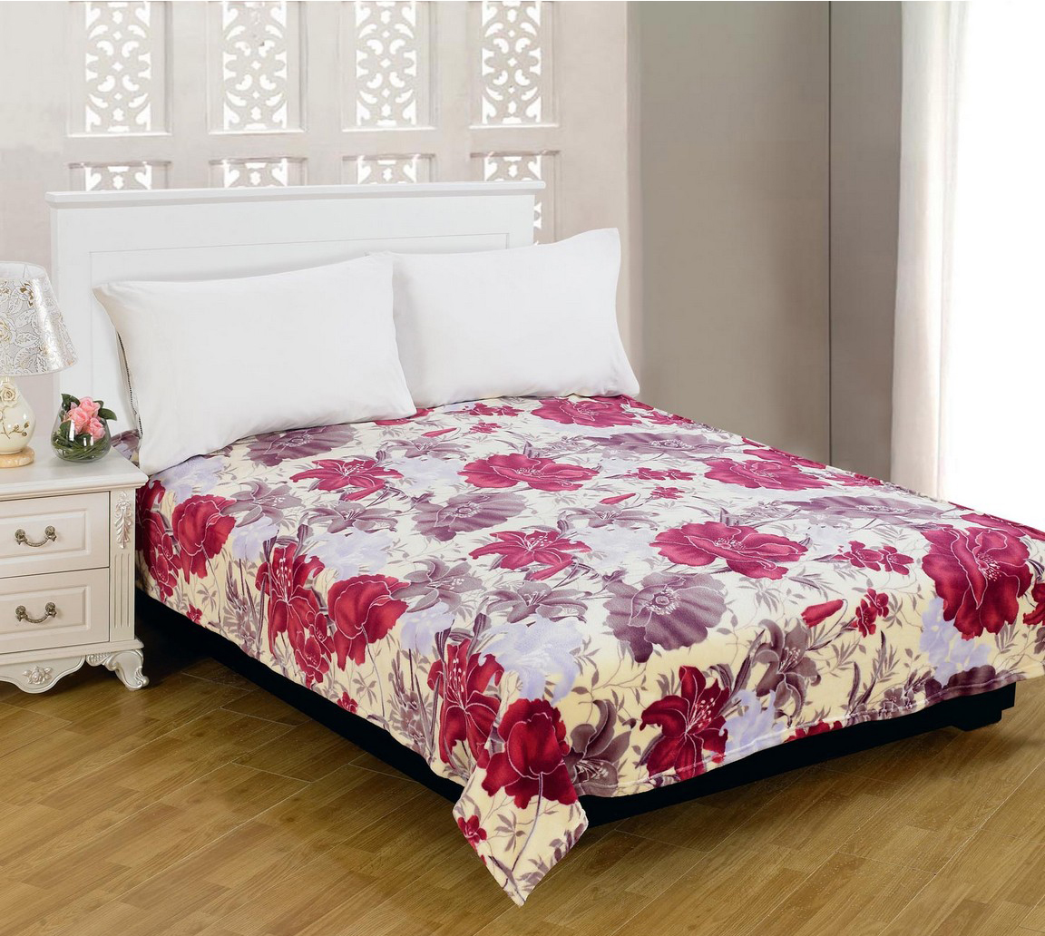 Плед Amore Mio Garden, цвет: желтый, сиреневый, малиновый, 150 см х 200 см63224 Плед Amore Mio Garden, цвет: желтый, сиреневый, малиновый, 150 см х 200 см63224Оригинальный плед Amore Mio Garden с ярким цветочным рисунком станет украшением вашего дома. Текстура изделия мягкая и шелковистая. Плед выполнен из фланели (100% полиэстер) - это мягкий, приятный на ощупь, гипоаллергенный и экологичный материал. Плед отлично удерживает тепло, не накапливает статическое электричество. Благодаря уникальной технологии окрашивания, плед прекрасно отстирывается, не линяет и не скатывается. За фланелевыми пледами очень легко ухаживать - они просты в уходе, легко стираются, быстро сохнут и практически не мнутся. Мягкий, теплый и уютный плед согреет вас в холодное время года, а необычный дизайн сделает его стильным украшением интерьера спальни.