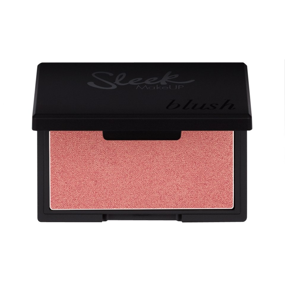 SLEEK MAKEUP Румяна BLUSH Rose Gold 926, 8гр96009444 SLEEK MAKEUP Румяна BLUSH Rose Gold 926, 8гр96009444Эти румяна не только освежат, но и выделят ваши щечки. Румяна очень стойкие и имеют шелковую текстуру. Для наилучшего результата стоит наносить небольшой кистью для румян или пудры. Обязательно стряхивайте излишки продукта с кисточки что бы не поставить пятно на лице, так как румяна очень пигментированные.
