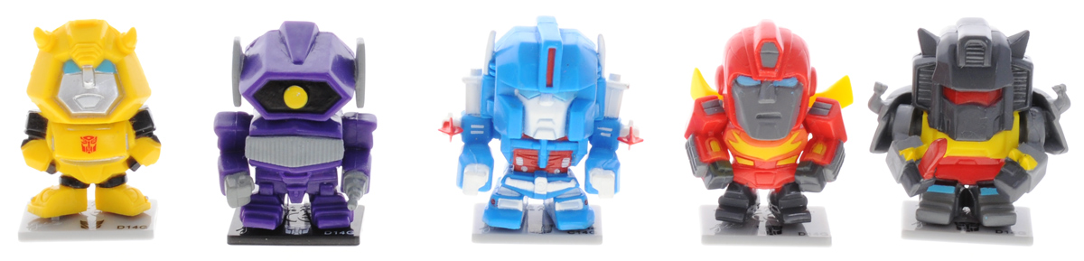 Transformers Набор фигурок 5 шт Набор 3TRF450_набор 3 Transformers Набор фигурок 5 шт Набор 3TRF450_набор 3Набор фигурок Transformers станет восхитительным сюрпризом для вашего малыша и подарит ему множество счастливых мгновений. Этот набор приведет в восторг любого маленького поклонника знаменитых Трансформеров, ведь он включает в себя 5 мини-фигурок героев мультфильма. Также в комплект входят 5 подставок для фигурок и 5 коллекционных карточек персонажей. Фигурки выполнены из прочного безопасного пластика. Ваш ребенок часами будет играть с этим набором, придумывая различные истории с участием любимых героев. Высокое качество исполнения фигурок порадует маленьких коллекционеров, и такие фигурка займет достойное место в коллекции игрушек вашего малыша. Небольшие размеры фигурок позволят брать их с собой на прогулку.