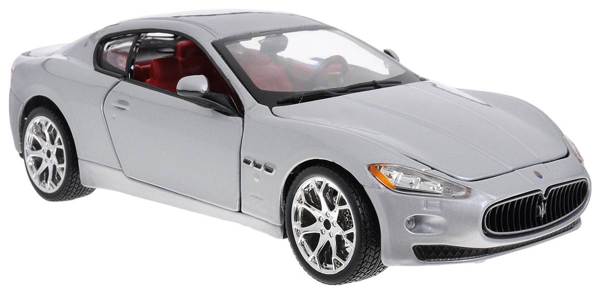Bburago Модель автомобиля Maserati GranTurismo 2008 цвет серебристый18-22107_серебряный Bburago Модель автомобиля Maserati GranTurismo 2008 цвет серебристый18-22107_серебряныйМодель автомобиля Bburago Maserati GranTurismo предназначена для тех, кто любит роскошь и высокие скорости. Благодаря броской внешности, а также великолепной точности, с которой создатели этой модели масштабом 1/24 передали внешний вид настоящего автомобиля, машинка станет подлинным украшением любой коллекции авто. Машинка будет долго служить своему владельцу благодаря металлическому корпусу с элементами из пластика. Передние двери машины и капот открываются. При повороте руля изменяют свое направление колеса. Шины обеспечивают отличное сцепление с любой поверхностью пола. Модель автомобиля Maserati GranTurismo обязательно понравится вашему ребенку и станет достойным экспонатом любой коллекции.