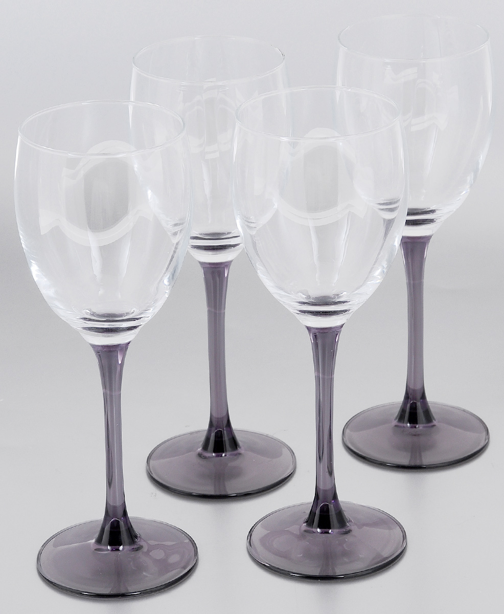 Набор фужеров Luminarc Sweet Lilac, 250 мл, 4 штH2309 Набор фужеров Luminarc Sweet Lilac, 250 мл, 4 штH2309Набор Luminarc Sweet Lilac состоит из четырех фужеров, выполненных из прочного стекла. Изделия оснащены высокими ножками и предназначены для подачи различных напитков. Они сочетают в себе элегантный дизайн и функциональность. Благодаря такому набору пить напитки будет еще вкуснее. Набор фужеров Luminarc Sweet Lilac прекрасно оформит праздничный стол и создаст приятную атмосферу за романтическим ужином. Такой набор также станет хорошим подарком к любому случаю. Диаметр фужера (по верхнему краю): 6,5 см. Высота фужера: 20 см. Диаметр основания: 7 см.