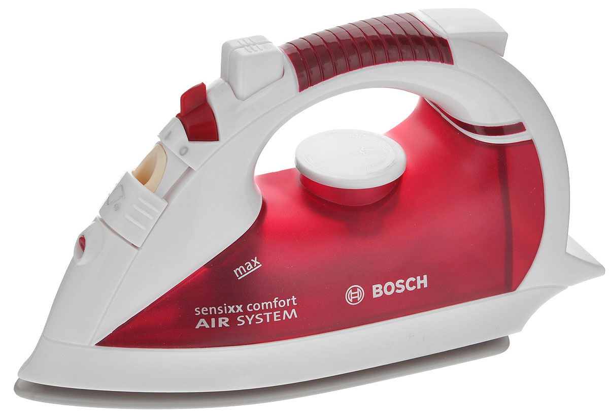 Klein Игрушка Утюг Bosch, цвет: белый, красный6254 Klein Игрушка Утюг Bosch, цвет: белый, красный6254Игрушка Klein Утюг Bosch непременно понравится вашей маленькой хозяйке! Утюг выполнен из прочного пластика и очень похож на оригинальный продукт фирмы Bosch. В утюг встроен пульверизатор для воды, активирующийся, если нажать кнопку, расположенную сверху игрушки. С помощью переключателя и поворотного регулятора можно имитировать смену режимов. С таким утюгом все игрушки вашего ребенка будут опрятными, а их одежда будет идеально выглажена.
