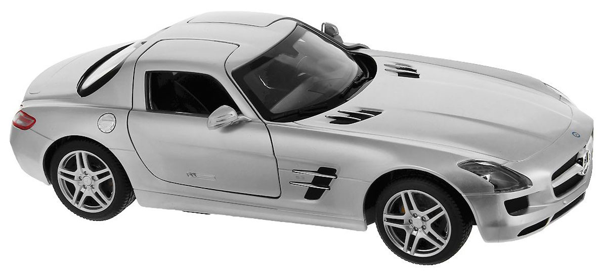 Rastar Радиоуправляемая модель Mercedes-Benz SLS цвет серебристый47600-8 серебристый Rastar Радиоуправляемая модель Mercedes-Benz SLS цвет серебристый47600-8 серебристыйРадиоуправляемая модель Rastar Mercedes-Benz SLS со световыми и звуковыми эффектами, являющаяся точной копией настоящего автомобиля, - отличный подарок не только ребенку, но и взрослому. Автомобиль изготовлен из современных прочных материалов и обладает высокой стабильностью движения, что позволяет полностью контролировать его процесс, управляя без суеты и страха сломать игрушку. Основные направления движения автомобиля: вперед-назад-влево- вправо. При движении вперед у автомобиля горят фары, при движении назад - стоп-сигналы. Пульт управления автомобиля выполнен в виде удобного руля на подставке, что позволяет не только держать его в руках, но и располагать на горизонтальной поверхности. На руле расположены кнопки газа, торможения и кнопка гудка. Во время движения автомобиля кнопка газа должна быть всегда нажата. На подставке руля расположен рычаг коробки передач, включающей в себя 4 положения: 1. D1 - движение вперед с сопутствующим звуком движения из...