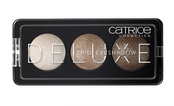 CATRICE Тени для век Deluxe Trio Eyeshadow 010 Antique Cest Tres Chic бежевые тона, 2,2гр54373 CATRICE Тени для век Deluxe Trio Eyeshadow 010 Antique Cest Tres Chic бежевые тона, 2,2гр54373Премиум-трио. Три идеально подобранных тона в каждой палетке теней обладают интенсивным цветом и потрясающей стойкостью. Новые запеченные тени CATRICE Deluxe Trio Eyeshadow предлагают впечатляющую палитру оттенков и роскошный шиммерный финиш. Представленные в светло-коричневых, серых и баклажановых тонах, они помогут создать эффектный макияж глаз с мягкими цветовыми переходами.