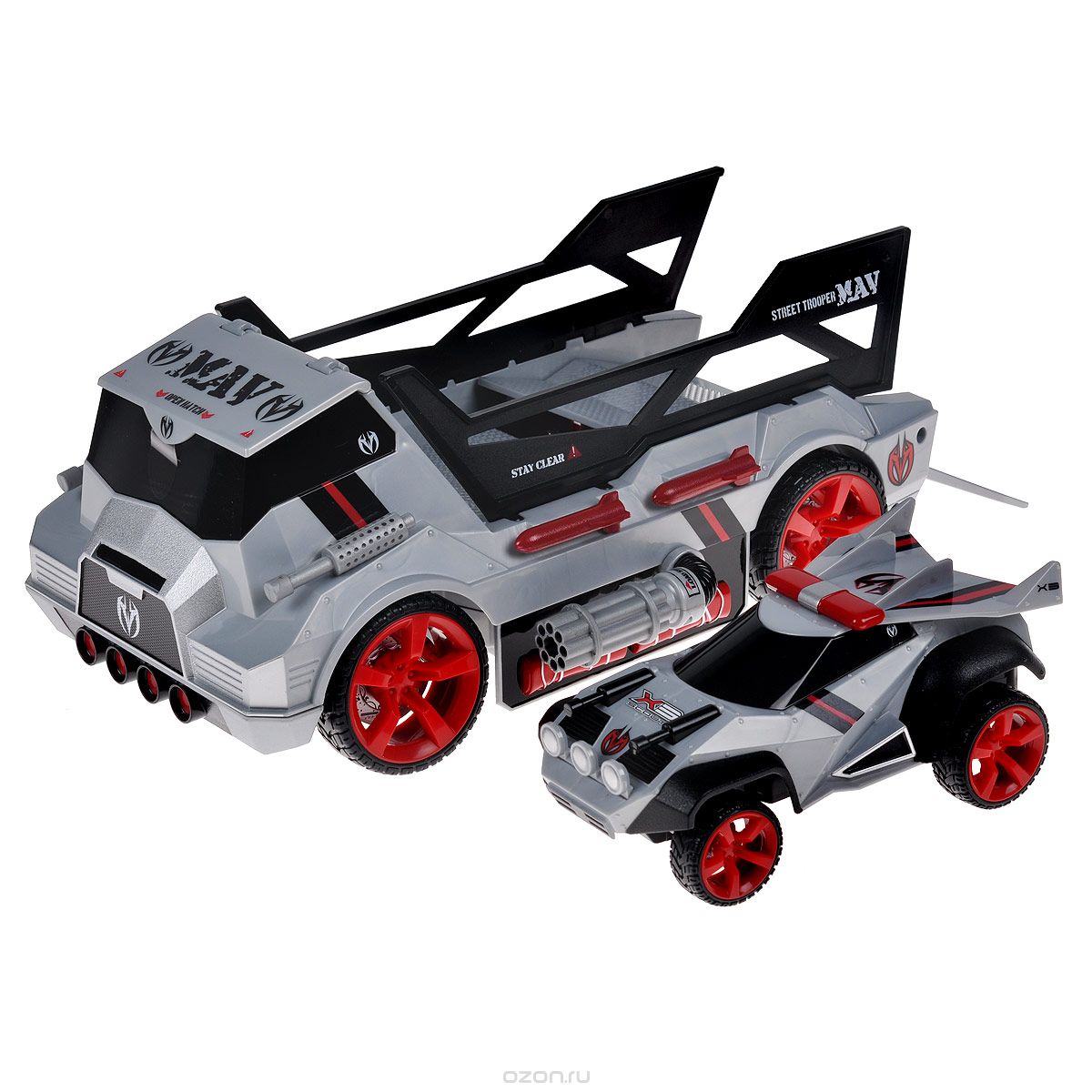 Maisto Машина на радиоуправлении Menace Hauler + Scout X3 цвет серый81120_серый Maisto Машина на радиоуправлении Menace Hauler + Scout X3 цвет серый81120_серыйРадиоуправляемая модель Maisto Menace Hauler+Scout X3 непременно понравится любому мальчику. Набор выполнен из безопасного пластика и включает хаулер и машинку. С помощью пульта управления можно управлять либо хаулером, либо машинкой. Хаулер способен стрелять дисками. Машинка представляет собой разведывательный автомобиль, который оснащен рулевым управлением и механизмом переднего и заднего хода. Трап поднимается автоматически, когда автомобиль снова оказывается на борту. В комплект входит хаулер, машина, пульт управления, 12 дисков и инструкция по эксплуатации на русском языке. Порадуйте своего ребенка таким замечательным подарком! Пульт управления работает от аккумулятора c напряжением 9V (входит в комплект). Хаулер работает от 6 батарей напряжением 1,5V типа AA (входят в комплект). Машинка работает от 3 батарей напряжением 1,5V типа AA (входят в комплект).
