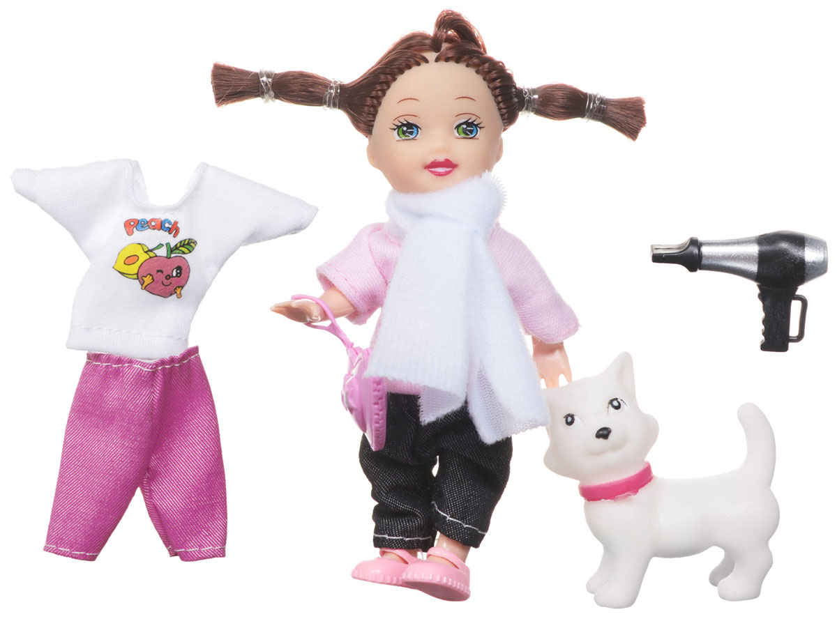 1TOY Мини-кукла Красотка MiniТ55626 1TOY Мини-кукла Красотка MiniТ55626Мини-кукла Красотка порадует любую девочку и надолго увлечет ее. В комплекте с куклой есть фигурка белой кошечки, фен и комплект одежды. Красотка одета в темные брючки и розовою кофточку, а сменный комплект одежды в бело-розовых тонах. На ногах у куколки розовые сандалики. Вашей дочурке непременно понравится заплетать и расчесывать длинные темные волосы куклы, придумывая разнообразные прически. В комплект входит сумочка для куклы, выполненная в виде розового сердечка. Руки, ноги и голова куклы подвижны, благодаря чему ей можно придавать разнообразные позы. Набор поставляется в красивой подарочной упаковке, на которой изображен городской пейзаж. Игры с куклой способствуют эмоциональному развитию, помогают формировать воображение и художественный вкус, а также разовьют в вашей малышке чувство ответственности и заботы. Великолепное качество исполнения делают эту куколку чудесным подарком к любому празднику.