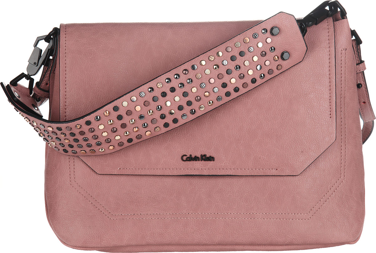 Сумка женская Calvin Klein Jeans, цвет: пепельно-розовый. K60K600925K60K600925 Сумка женская Calvin Klein Jeans, цвет: пепельно-розовый. K60K600925K60K600925Стильная сумка женская Calvin Klein Jeans выполнена из полиуретана и оформлена металлической фурнитурой с символикой бренда. Изделие содержит одно отделение, разделенное пополам карманом-средником на застежке-молнии. Закрывается модель на клапан с магнитной кнопкой. Сумка оснащена съемным плечевым ремнем регулируемой длины и съемной широкой лямкой, которая оформлена оригинальными металлическими клепками. К сумке прилагается фирменный чехол. Оригинальный аксессуар от Calvin Klein Jeans позволит вам завершить образ и быть неотразимой.