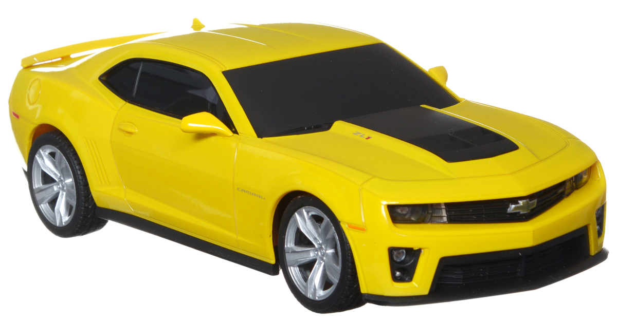 Welly Радиоуправляемая модель Chevrolet Camaro ZL184017 Welly Радиоуправляемая модель Chevrolet Camaro ZL184017Радиоуправляемая модель Welly Chevrolet Camaro ZL1 обязательно привлечет внимание взрослого и ребенка и понравится любому, кто увлекается автомобилями. Маневренная и реалистичная уменьшенная копия Chevrolet Camaro ZL1 выполнена в точной детализации с настоящим автомобилем в масштабе 1/24. Управление машинкой происходит с помощью пульта. Автомобиль двигается вперед и назад, поворачивает направо и налево. Радиус действия пульта - 8 метров. Колеса игрушки прорезинены и обеспечивают плавный ход, машинка не портит напольное покрытие. Радиоуправляемые игрушки способствуют развитию координации движений, моторики и ловкости. Ваш ребенок часами будет играть с моделью, придумывая различные истории и устраивая соревнования. Порадуйте его таким замечательным подарком! Питание: для работы машинки - 3 батарейки напряжением 1,5V типа АА; для работы пульта - 2 батарейки напряжением 1,5V типа АА (не входят в комплект).
