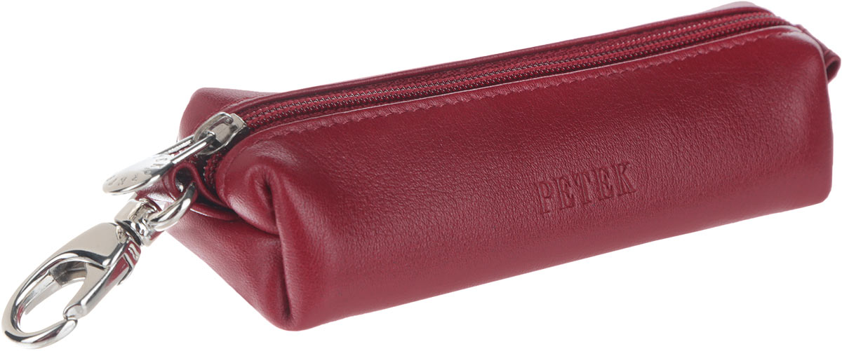 Ключница женская Petek 1855, цвет: темно-красный. 2543.4000.102543.4000.10 Red Ключница женская Petek 1855, цвет: темно-красный. 2543.4000.102543.4000.10 RedСтильная женская ключница Petek 1855 выполнена из натуральной кожи и оформлена фирменным тиснением. Изделие закрывается на застежку-молнию. Внутри два металлических кольца для ключей на цепочках. Снаружи, на одной из боковых сторон предусмотрен карабин для ношения на поясе. Ключница упакована в фирменную коробку. Этот аксессуар станет замечательным подарком человеку, ценящему качественные и практичные вещи.