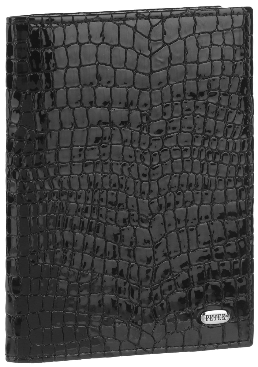 Обложка для автодокументов Petek 1855, цвет: черный. 584.091.01584.091.01 Black Обложка для автодокументов Petek 1855, цвет: черный. 584.091.01584.091.01 BlackСтильная обложка для автодокументов Petek 1855 выполнена из натуральной лакированной кожи с тиснением под крокодила. Изделие оформлено металлической пластиной с гравировкой бренда. Внутри имеется два боковых кармана, блок из шести прозрачных файлов из мягкого пластика, один из которых формата А5 и четыре прорезных кармана для визиток и пластиковых карт. Такая обложка не только поможет сохранить внешний вид ваших документов и защитит их от повреждений, но и станет стильным аксессуаром, идеально подходящим вашему образу.