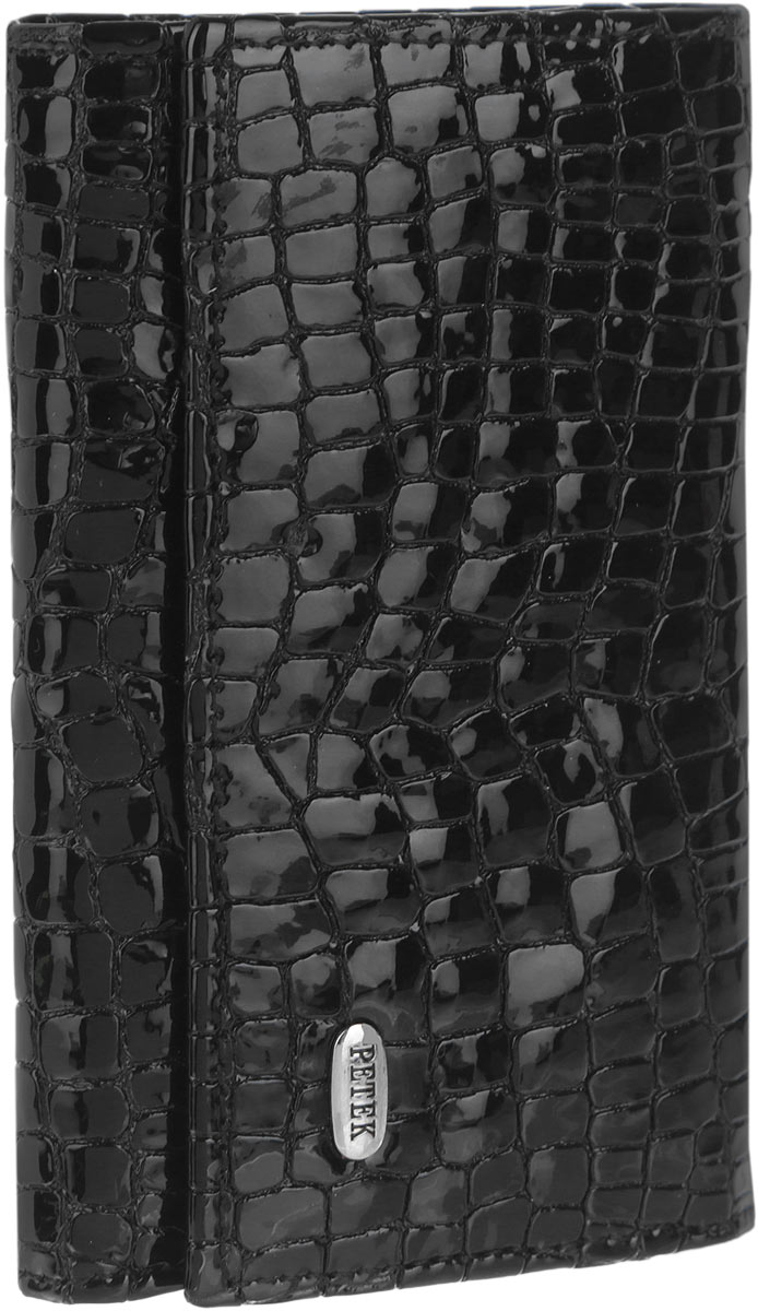 Ключница Petek 1855, цвет: черный. 509.091.01509.091.01 Black Ключница Petek 1855, цвет: черный. 509.091.01509.091.01 BlackСтильная ключница Petek 1855 выполнена из натуральной лакированной кожи с тиснением под крокодила и оформлена металлической пластиной с гравировкой бренда. Изделие закрывается на клапан с кнопкой. Внутри находится шесть металлических крючков для ключей, отделение для купюр, прорезной карман на застежке-молнии и карман с сетчатым окошечком. Ключница упакована в фирменную коробку. Этот аксессуар станет замечательным подарком человеку, ценящему качественные и практичные вещи.