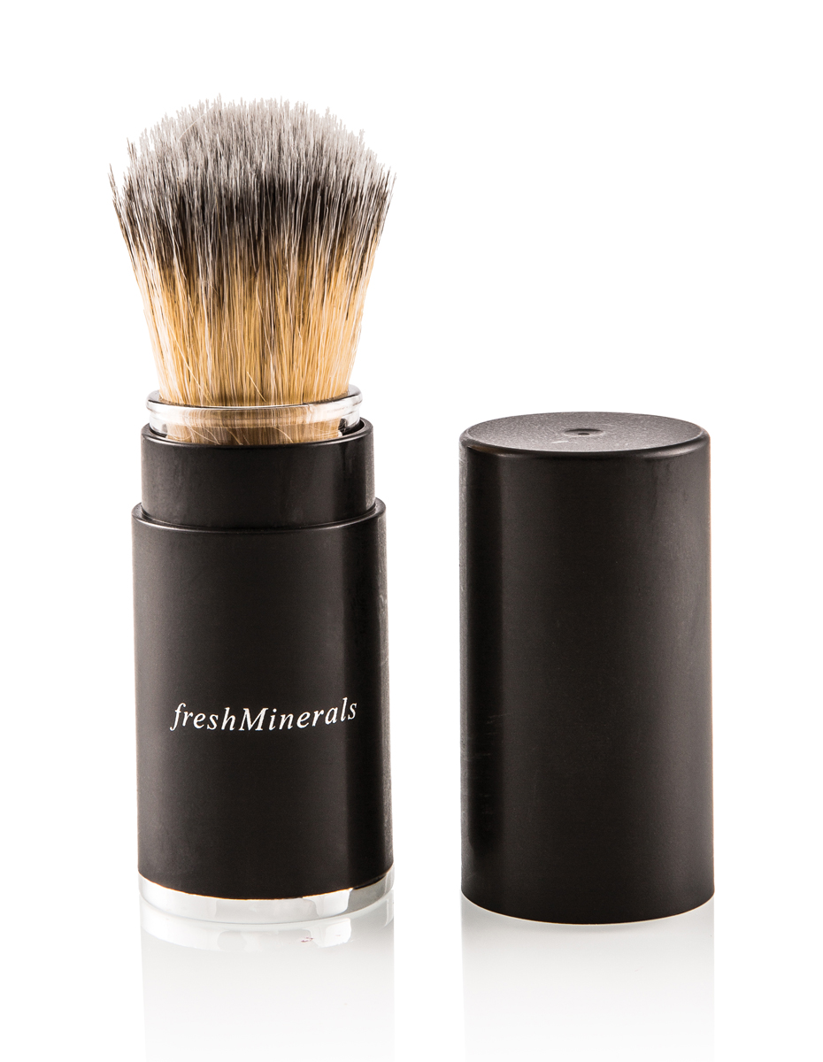 freshMinerals Выдвижная кисть для макияжа90650 freshMinerals Выдвижная кисть для макияжа90650Правильная форма выдвижной кисти позволяет использовать ее как для пудры, румян, так и коррекции овала лица. Удобный выдвижной футляр делает ее незаменимой в сумочке и для путешествий!