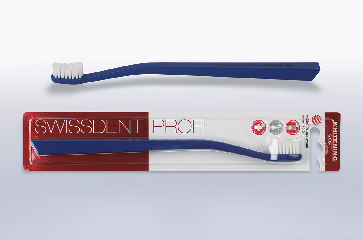 Swissdent Profi Зубная щетка, мягкая, сине-белая159 Swissdent Profi Зубная щетка, мягкая, сине-белая159Зубная щетка Swissdent Profi Colours: - Зубная щетка идеальной формы для ежедневного использования - Уровень жесткости щетинок: Soft - Самая маленькая головка среди зубных щеток для взрослых - Идеальная форма щетинок для тщательной и бережной очистки каждого зуба - Очищает труднодоступные участки зуба, не травмируя десны - Эргономичная ручка - Запатентована и произведена в Швейцарии - Цвет: ручка – синяя, щетинки - белые