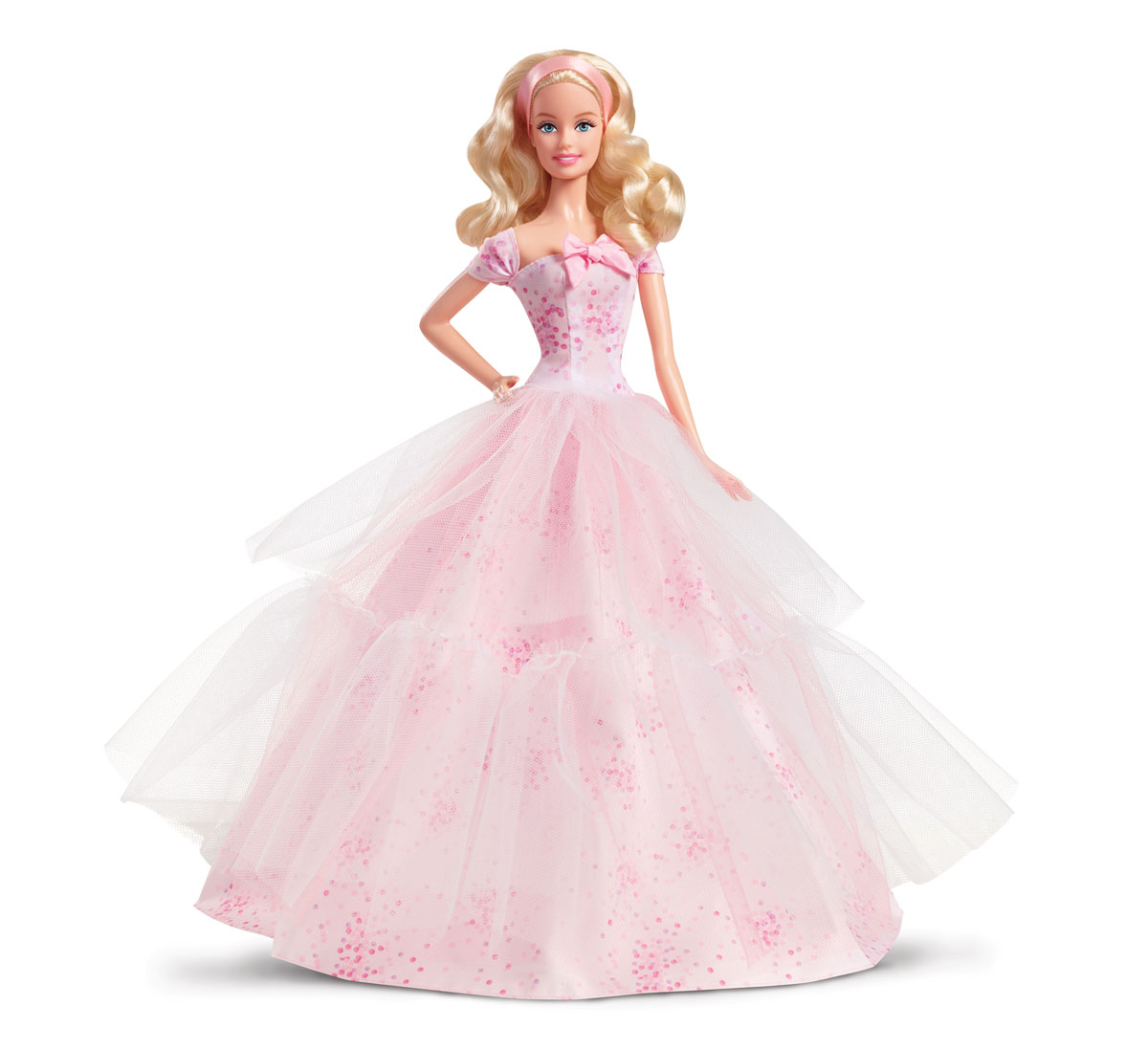 Barbie Кукла День рожденияDGW29 Barbie Кукла День рожденияDGW29Наконец-то! Этот особый день - единственный в году - наступил! Задувай свечи и загадывай желание, чтобы этот год был радостным и чудесным. С днем рождения! Великолепная коллекционная кукла Barbie День Рождения порадует вас качеством исполнения и доставит вам много удовольствия от часов, посвященных игре с ней. Кукла готова сразить всех наповал своей ослепительной красотой! Кукла с длинными вьющимися белокурыми волосами одета в великолепное приталенное платье нежно-розового цвета, дополненное красивым бантом на лифе, на ножках - изящные туфельки на высоких каблуках розового цвета. Яркий образ куколки дополняет атласная розовая лента в волосах Порадуйте свою малышку и себя таким великолепным подарком! Эта кукла приведет в восторг любого коллекционера и займет достойное место в каждой коллекции. В комплект входит куколка, подставка типа и сертификат подлинности.