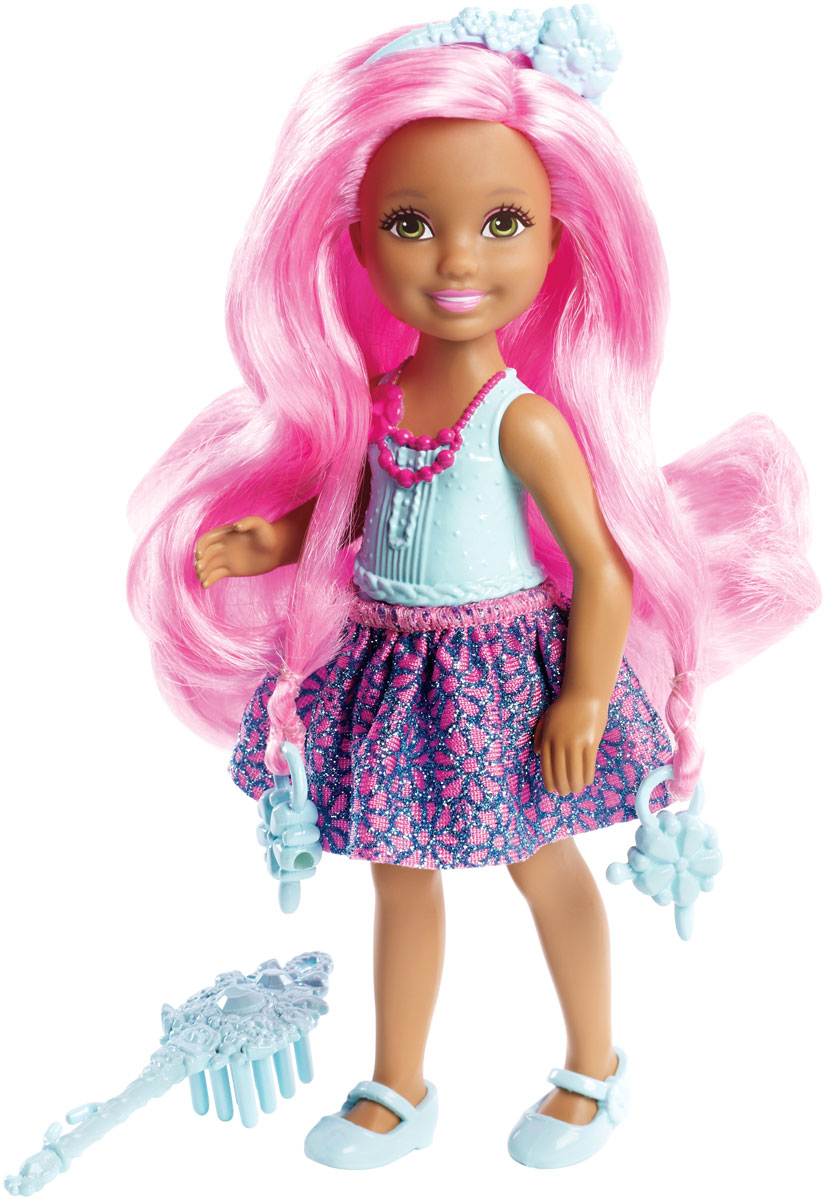 Barbie Мини-кукла Челси с длинными волосамиDKB54_DKB55 Barbie Мини-кукла Челси с длинными волосамиDKB54_DKB55Любимое развлечение Челси и ее подружек - наряжаться! С этой мини-куклой можно разыграть множество сюжетов. Куколка с длинными волосами розового цвета одета в голубой топ и текстильную снимающуюся юбочку, на ножках - туфельки. Голова, ручки и ножки куклы подвижны. Игру дополнит аксессуар в виде расчески. Если собрать всех кукол, можно менять их наряды и придумывать еще больше игр!