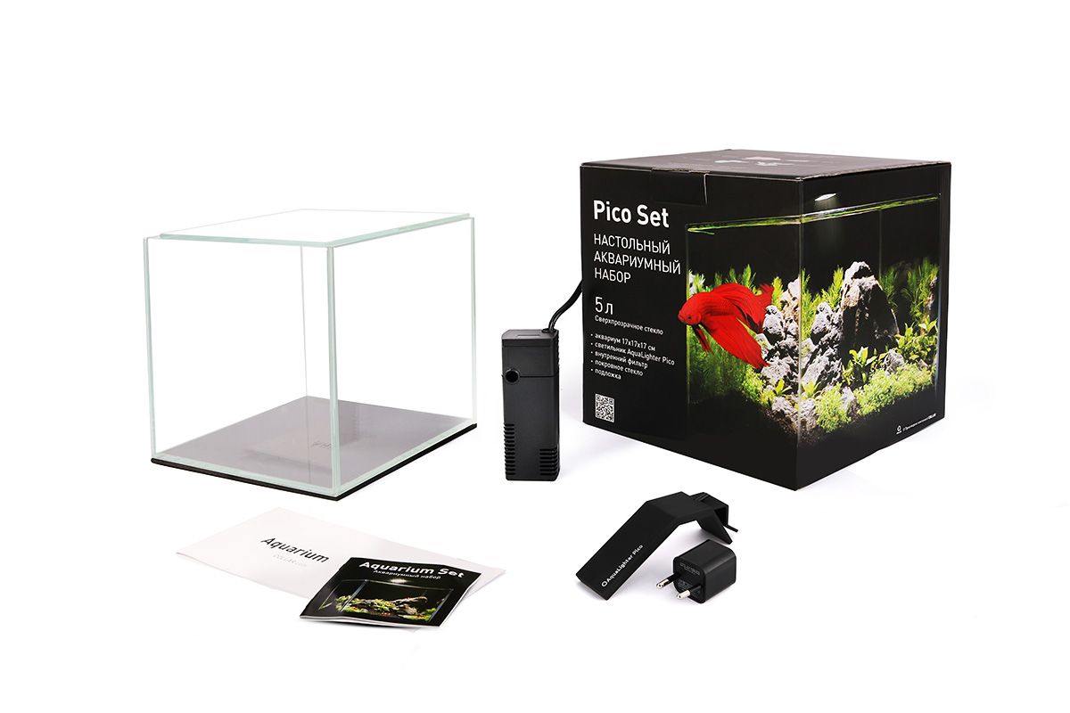 Аквариумный набор AquaLighter Pico Set, 5 л7141 Аквариумный набор AquaLighter Pico Set, 5 л7141Набор отлично подходит для содержания несложных видов растений, креветок, мелких видов рыб, а также петушков. Pico Set очень удобен, так как практически нет ограничений к месту его установки. В состав набора входят: аквариум DAQUARIUM из сверхпрозрачного стекла объемом 5 литров, Аквариумный светильник AquaLighter Pico, внутренний фильтр, подложка, покровное стекло.